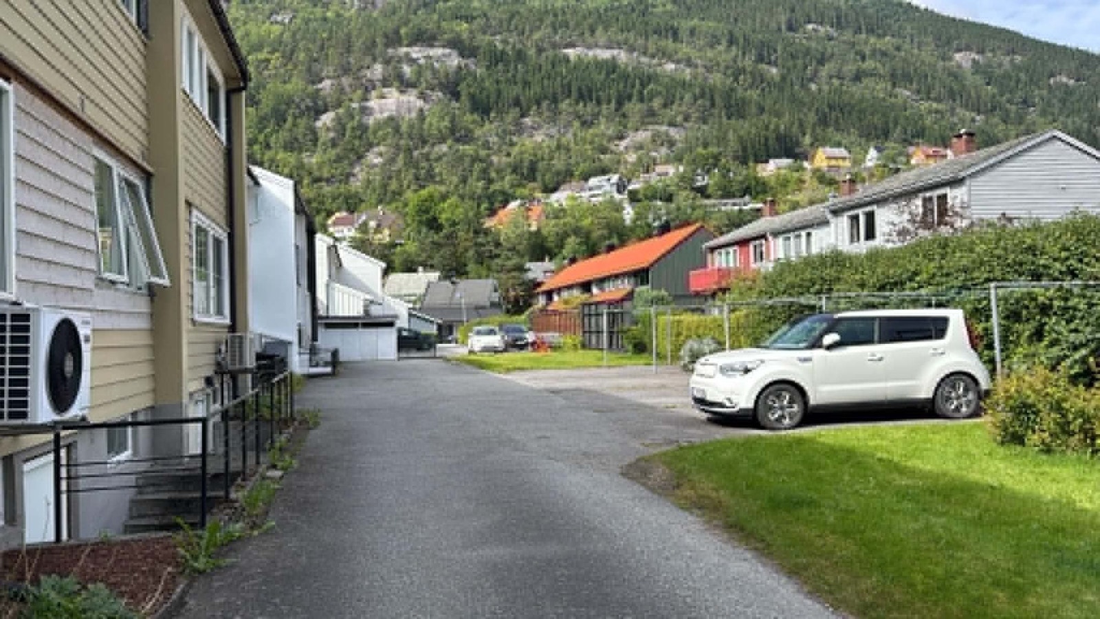 Parkering på baksiden Galleribilde