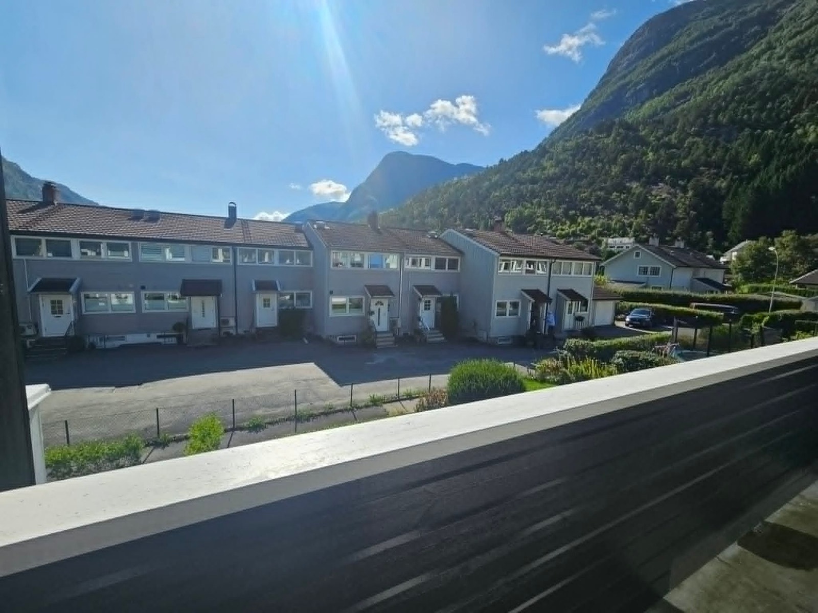Utsikt over Jordalsnuten fra stue og balkong Galleribilde