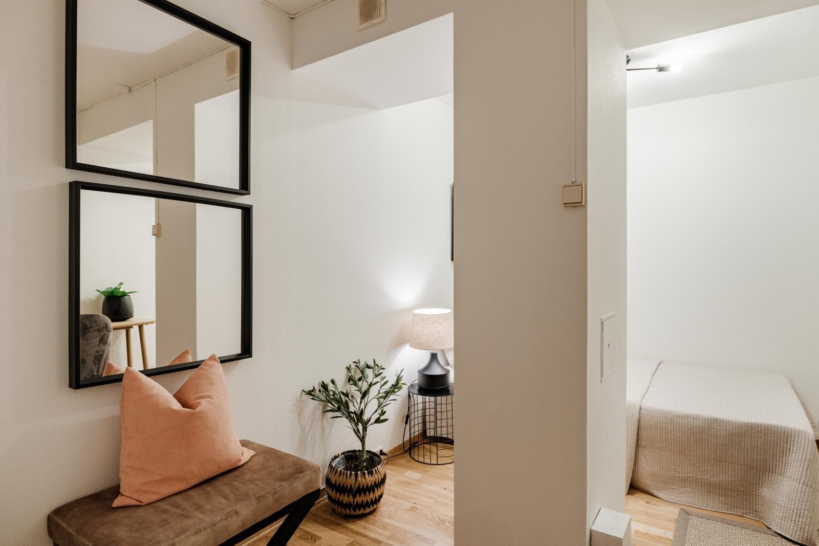 Dagens bruk som sovealkove, men kan også lage garderobe, alternativ tv-stue her. Galleribilde