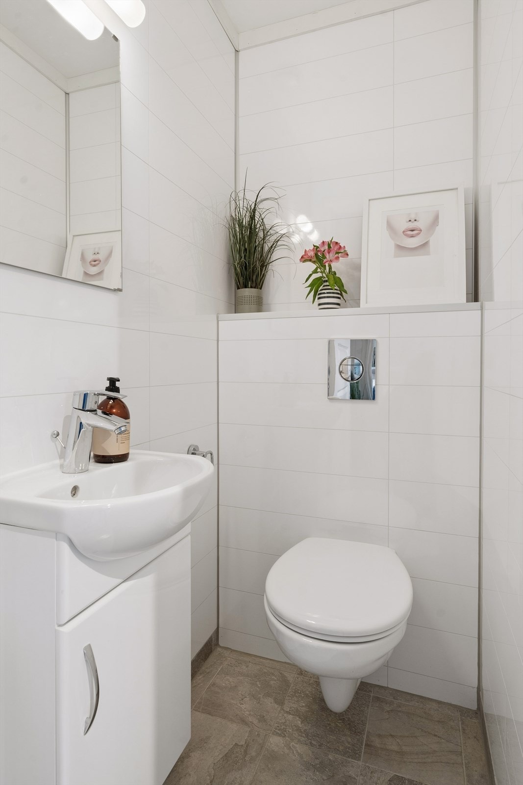 Separat toalett i 2.etg Galleribilde