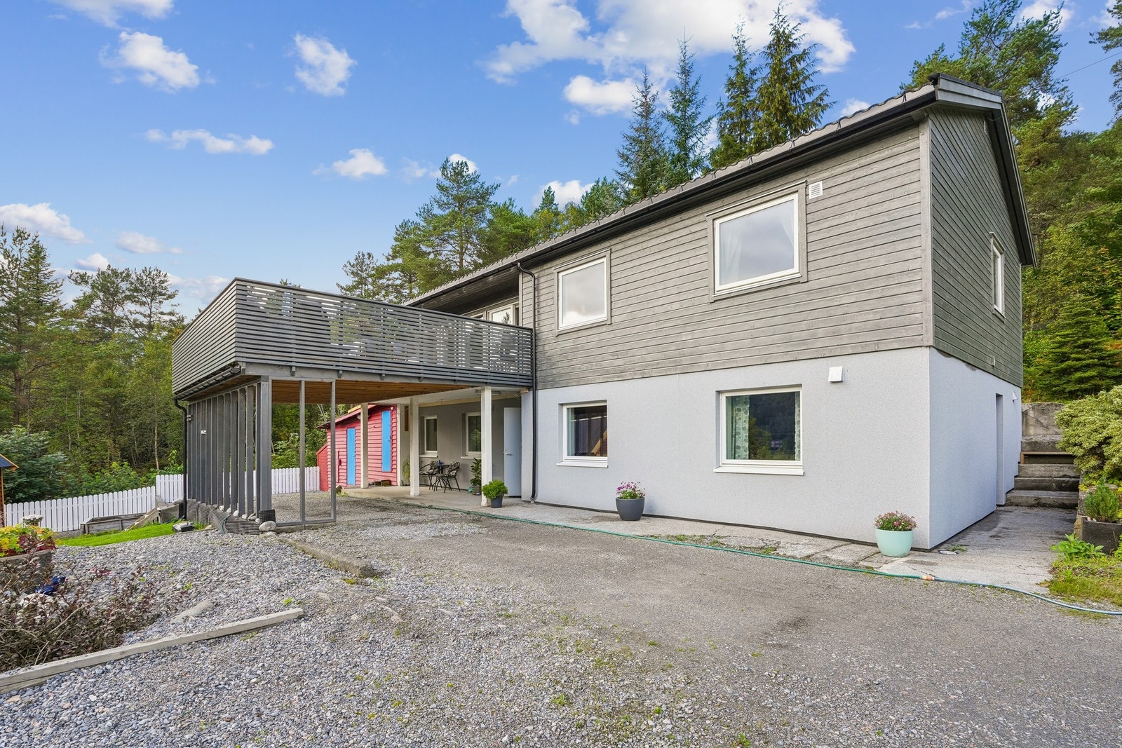 I 2023 ble boligen oppgradert med ny taktekking Galleribilde