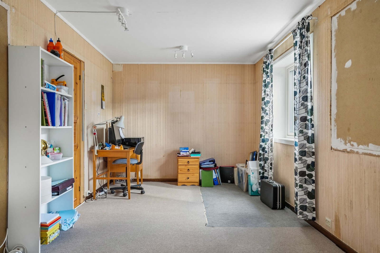 Oppussingen av boligen er påbegynt, og flere rom står klare for videre modernisering. Her kan man ha 2 soverom eller en tv-stue om ønskelig Galleribilde