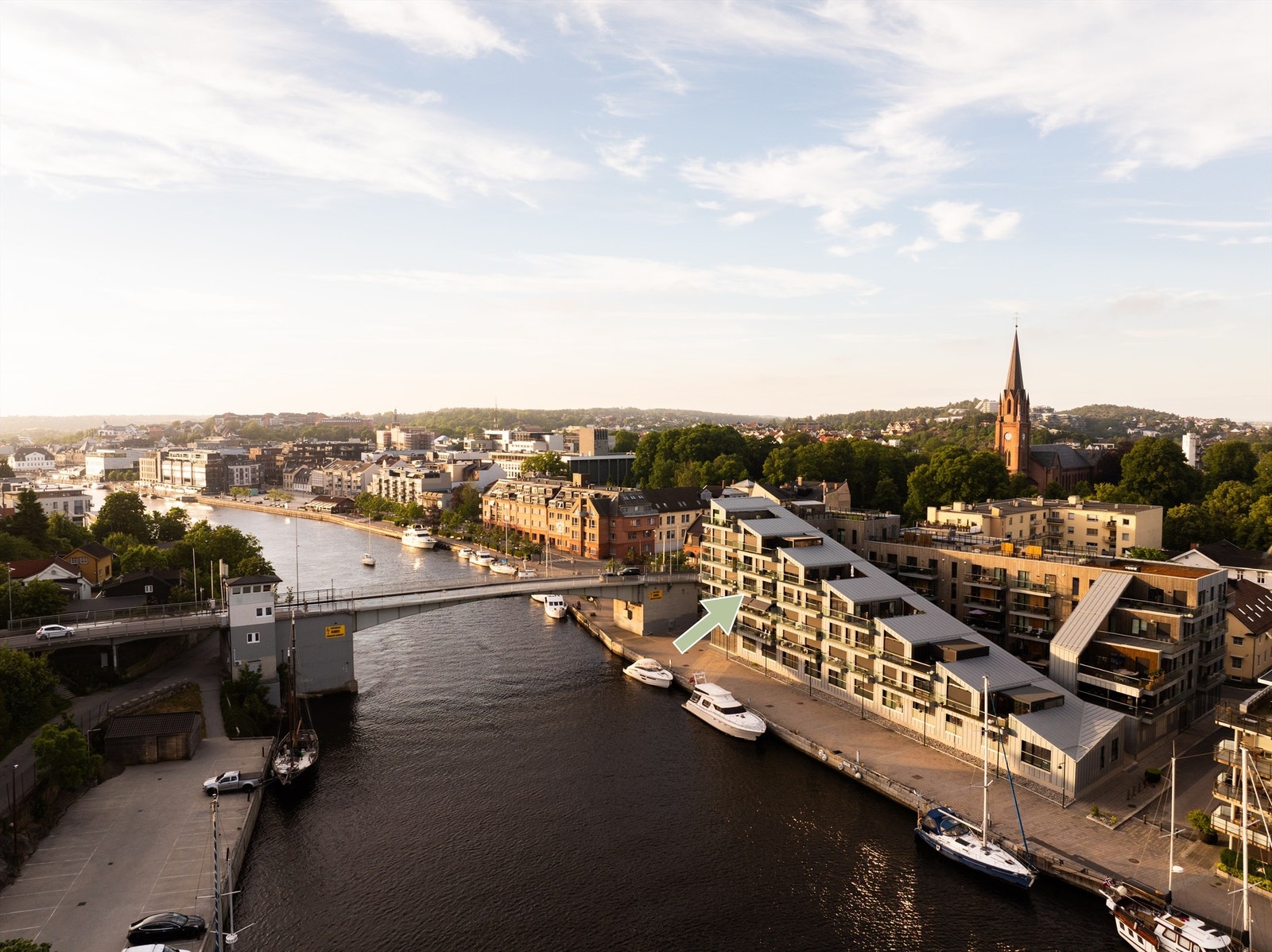 Tordenskiolds Brygge er ett av byens mest unike bygg, med en fantastisk takterrasse der beboerne kan nyte både sol og flott utsikt. Galleribilde