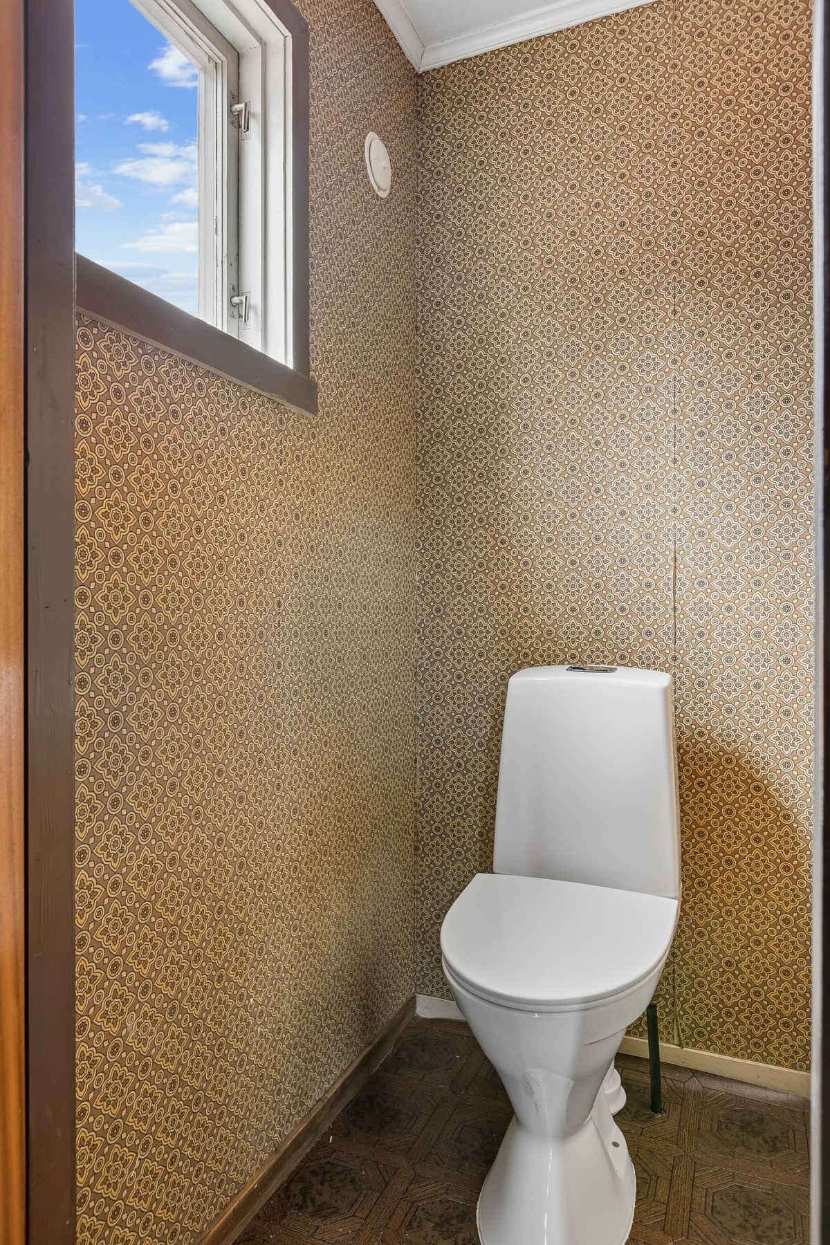 Eget wc utenfor badet Galleribilde