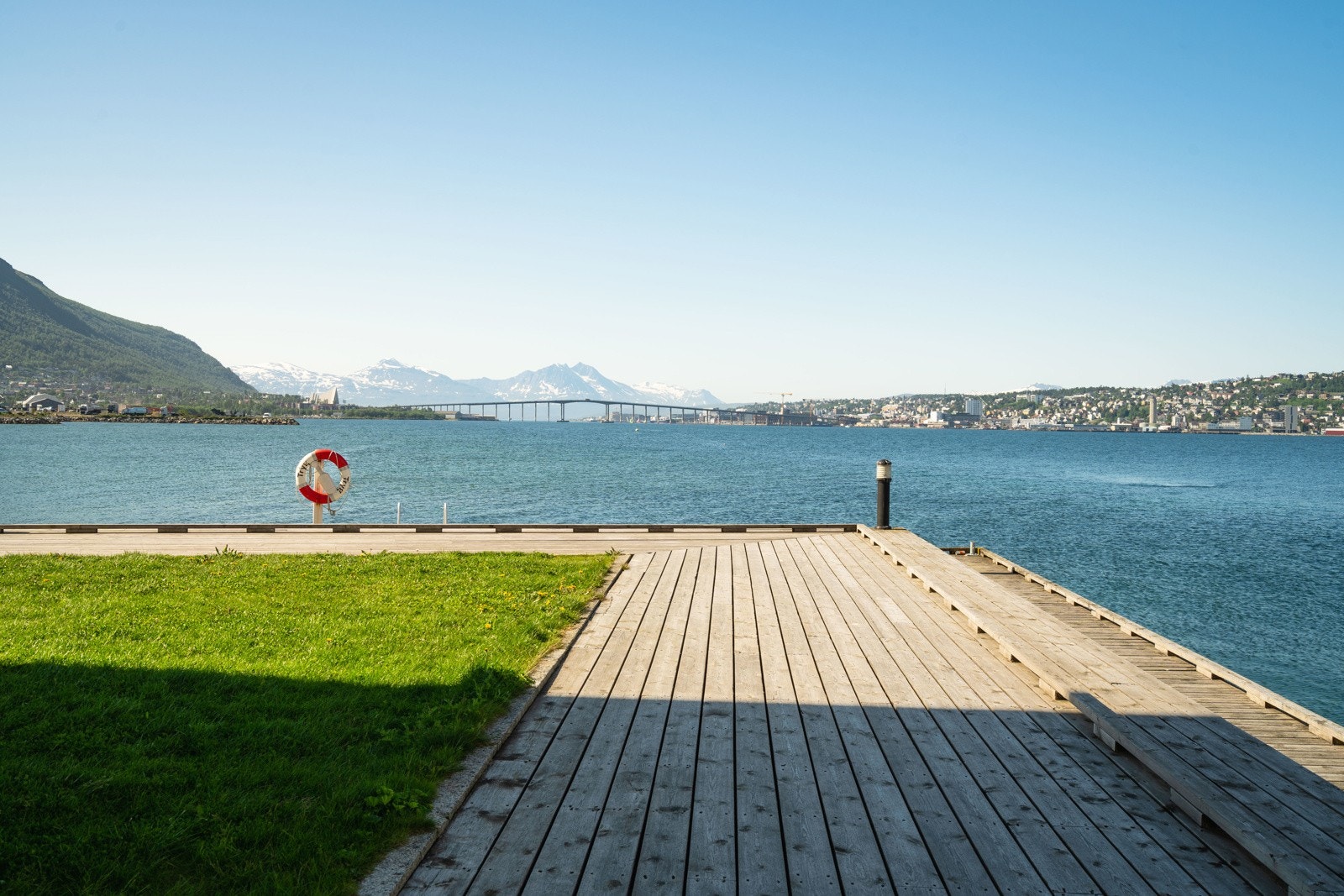 Sjønær beliggenhet med umiddelbar nærhet til sjø og fjære