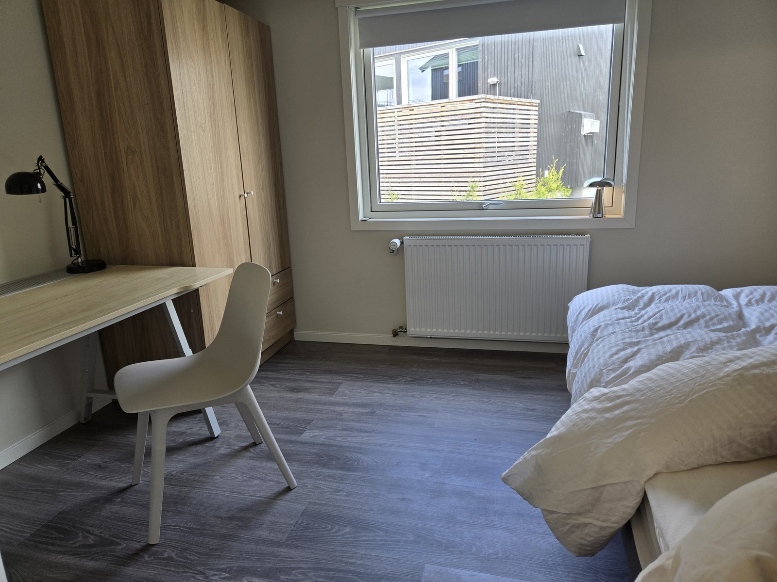 Videre har etasjen to soverom til med gode møbleringsmuligheter. Galleribilde