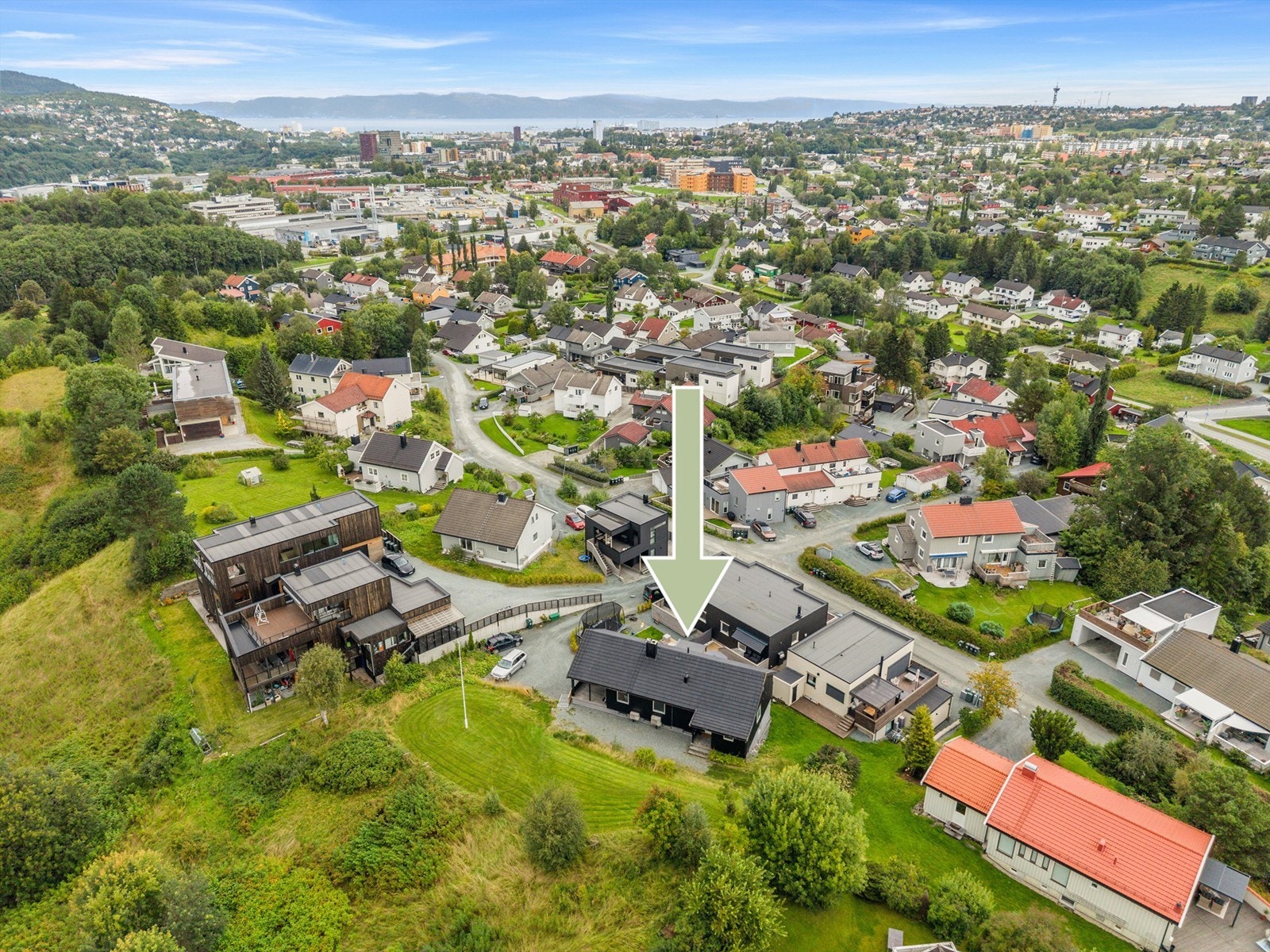 Innholdsrik enebolig med gode utleiemuligheter og familievennlig beliggenhet på Stubban. Galleribilde