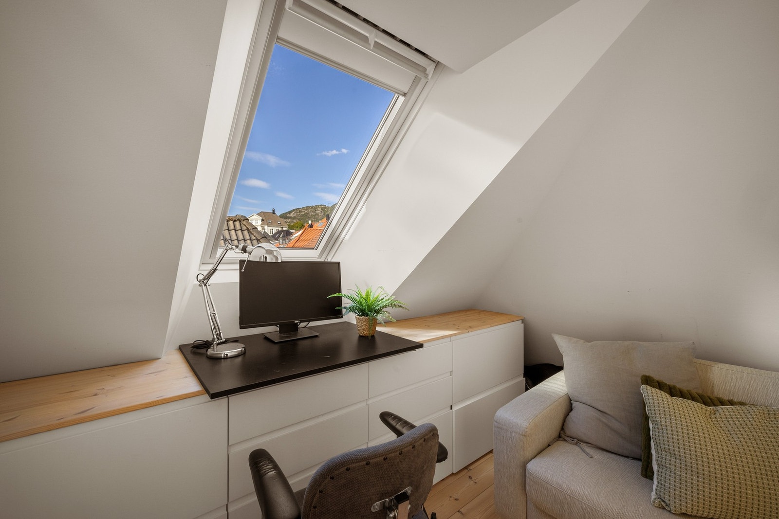 Perfekt sitteplass med naturlig lysinnslipp. Galleribilde