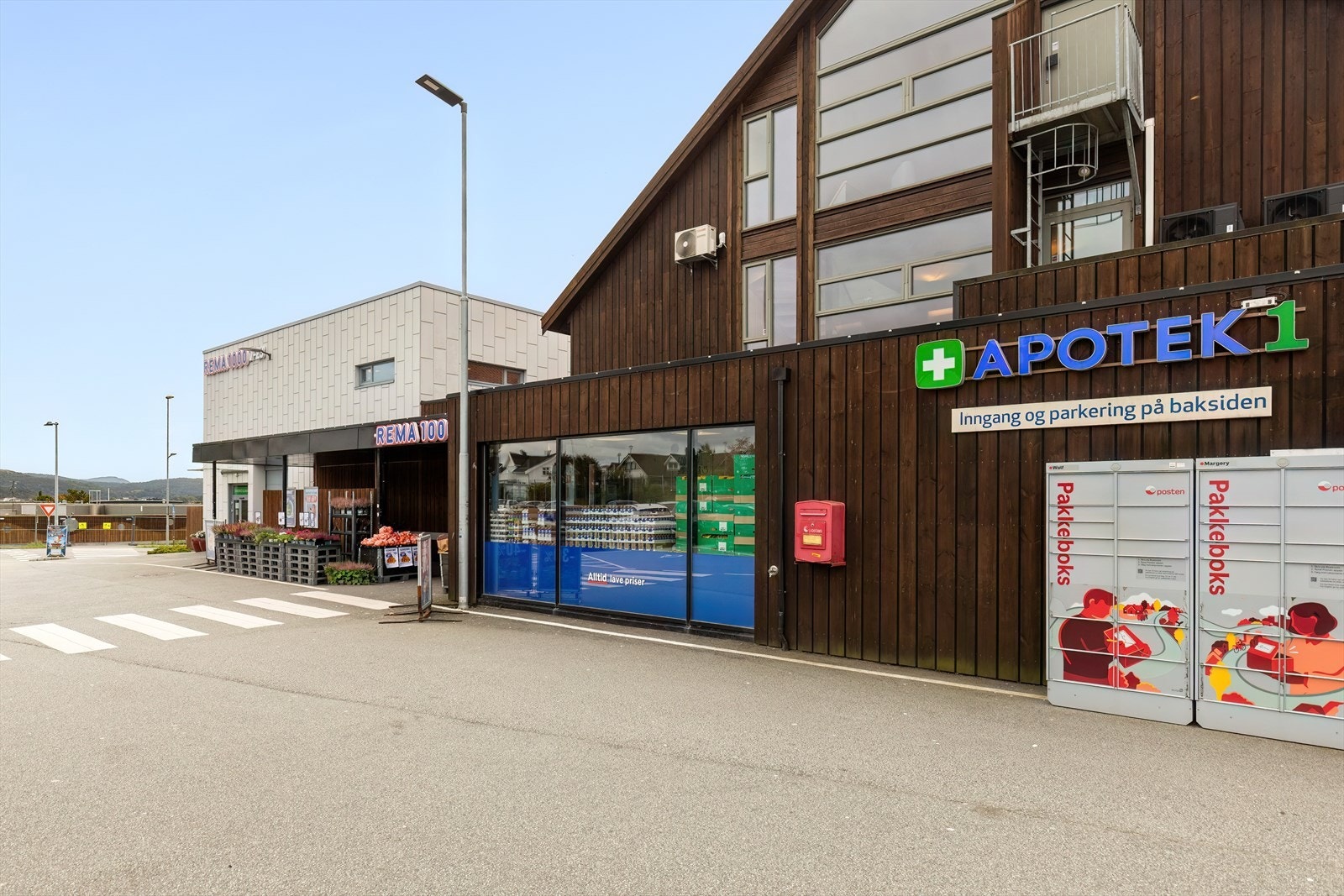 - Kort vei til butikk, apotek, kollektivtransport, skole og barnehage - Galleribilde
