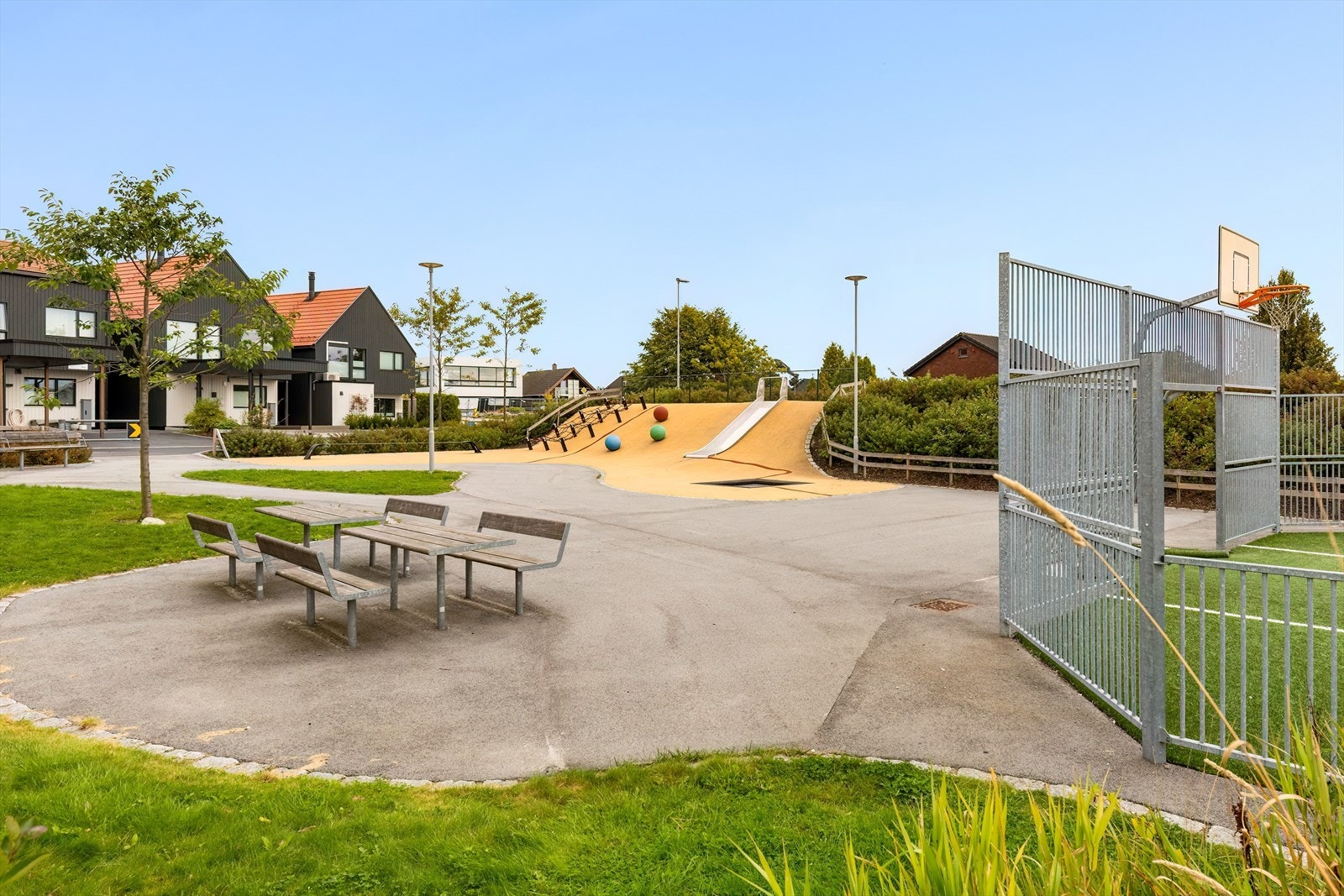 - Hyggelig plass for de voksne å følge med på barna som leker - Galleribilde