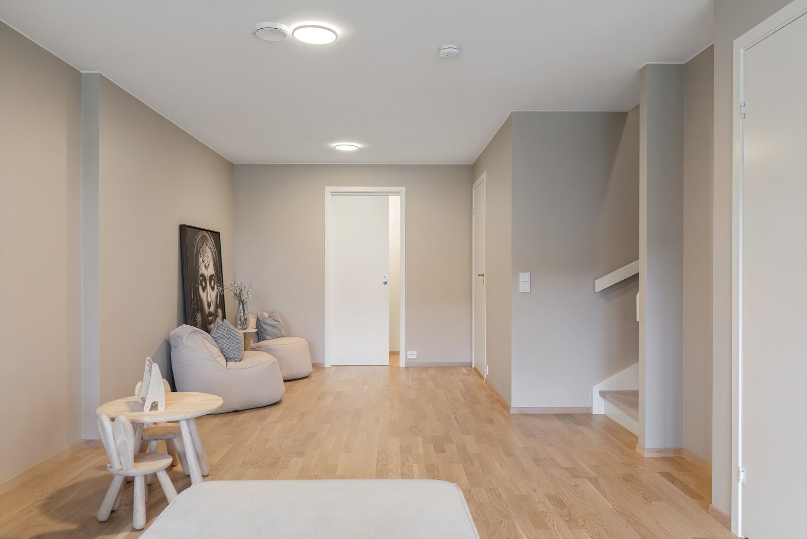 - To boder i underetasjen i tillegg til boligens tredje bad - Galleribilde