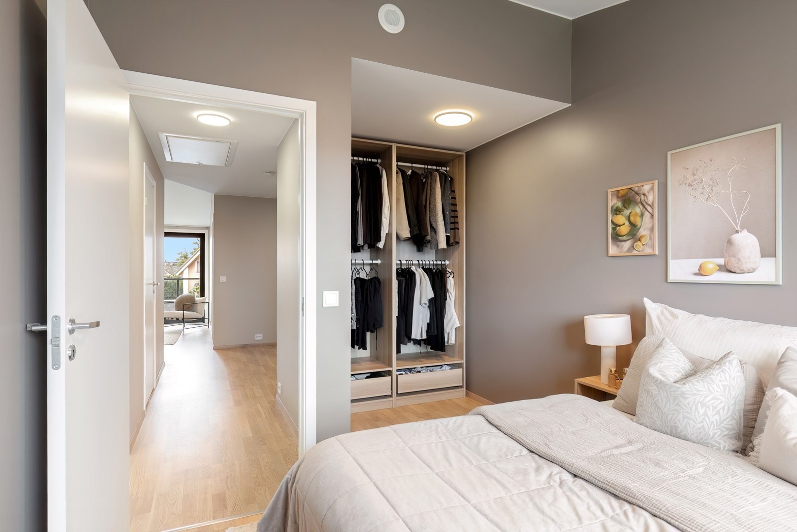 - Du har også plass til walk-in garderobe - Galleribilde