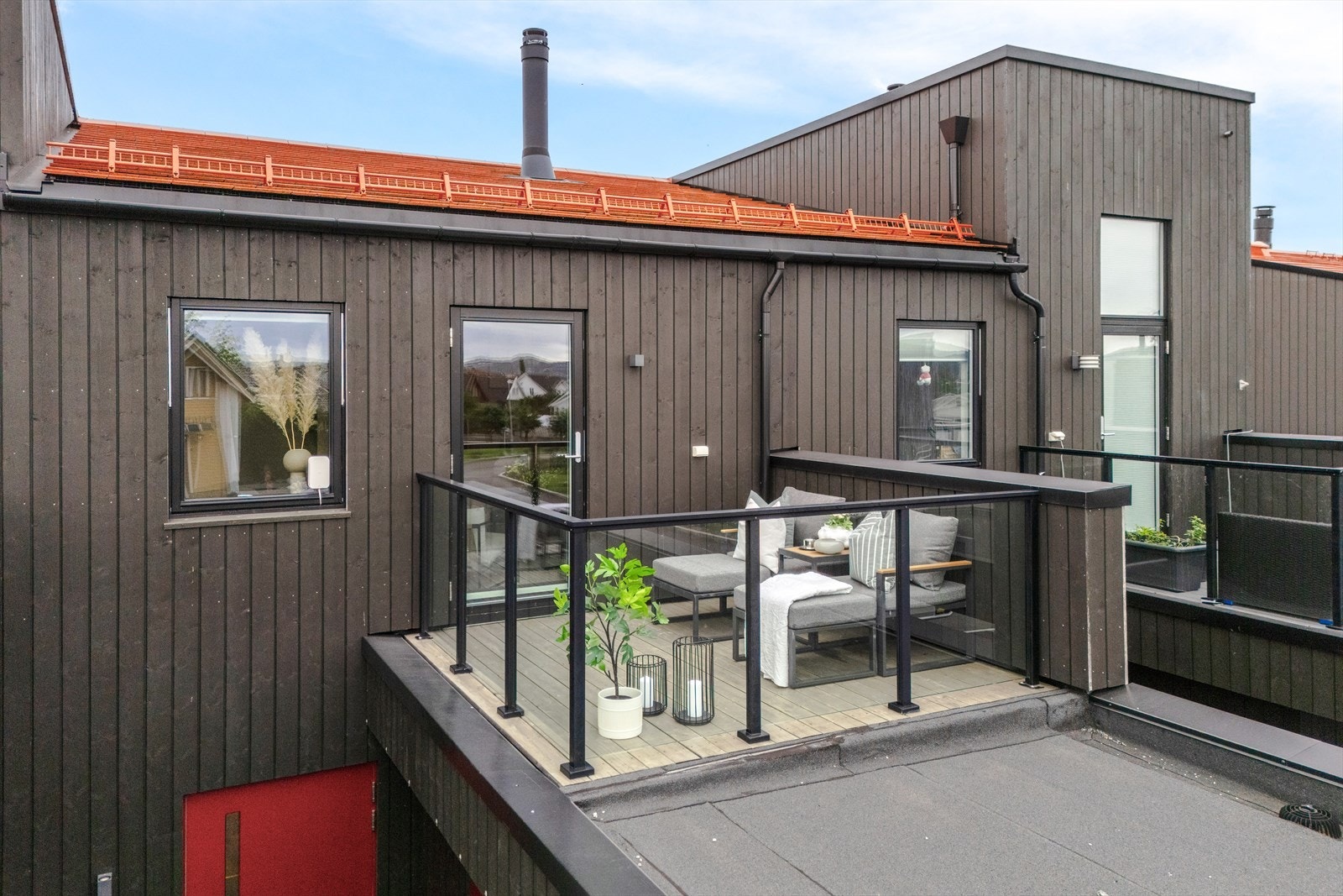 - Balkongen måler 6 kvm og ligger vendt mot sør - Galleribilde