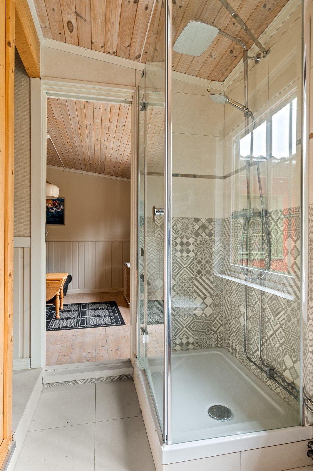 Som på det andre badet er det også her elektriske gulvvarme. Galleribilde
