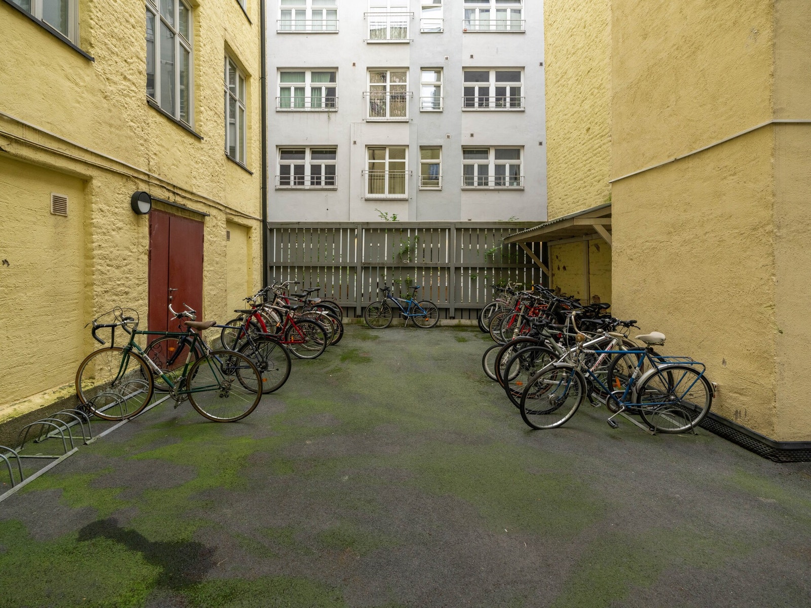 Mellom byggene finner du sykkelparkering, ideelt for deg som trives med å utforske Oslo på to hjul! Galleribilde