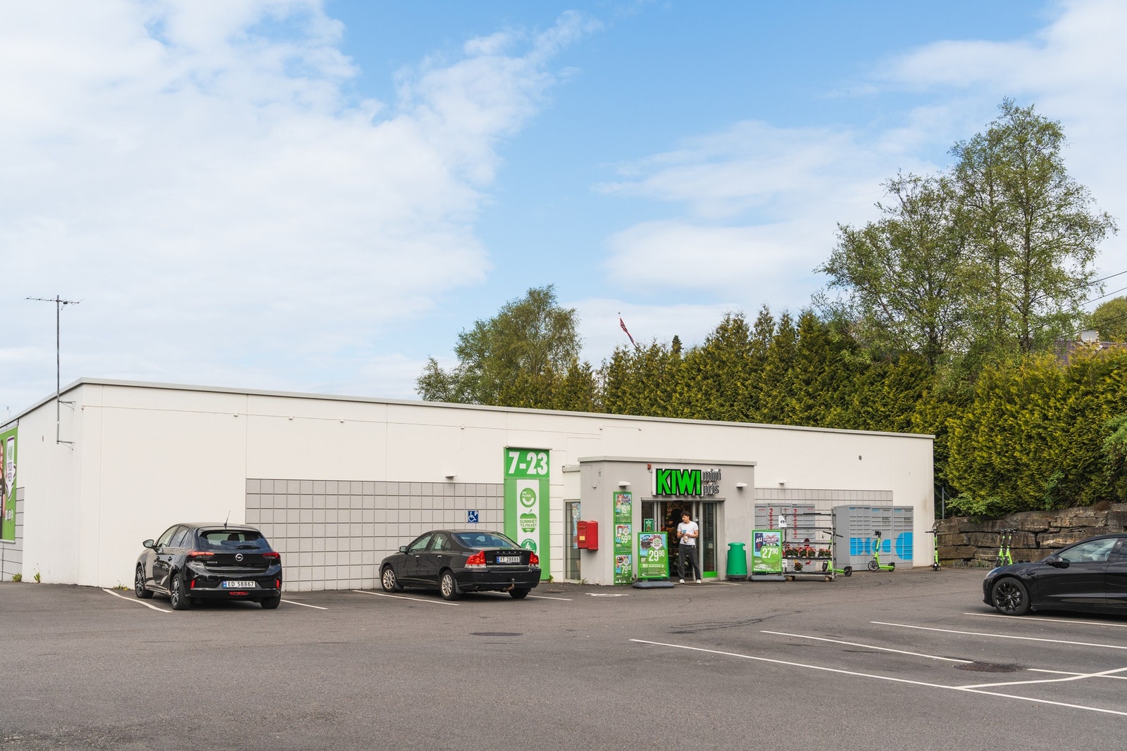 Daglige innkjøp kan enkelt gjøres hos Coop Extra eller Kiwi i nærområdet. Galleribilde