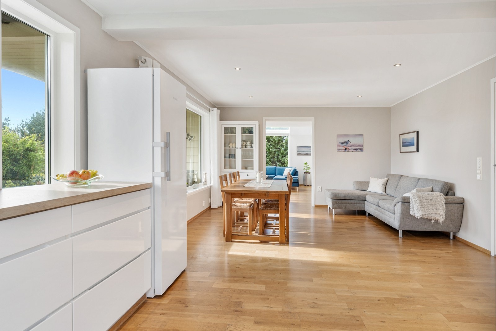 Kjøkkenet har god plass til langbord for hele familien. Galleribilde