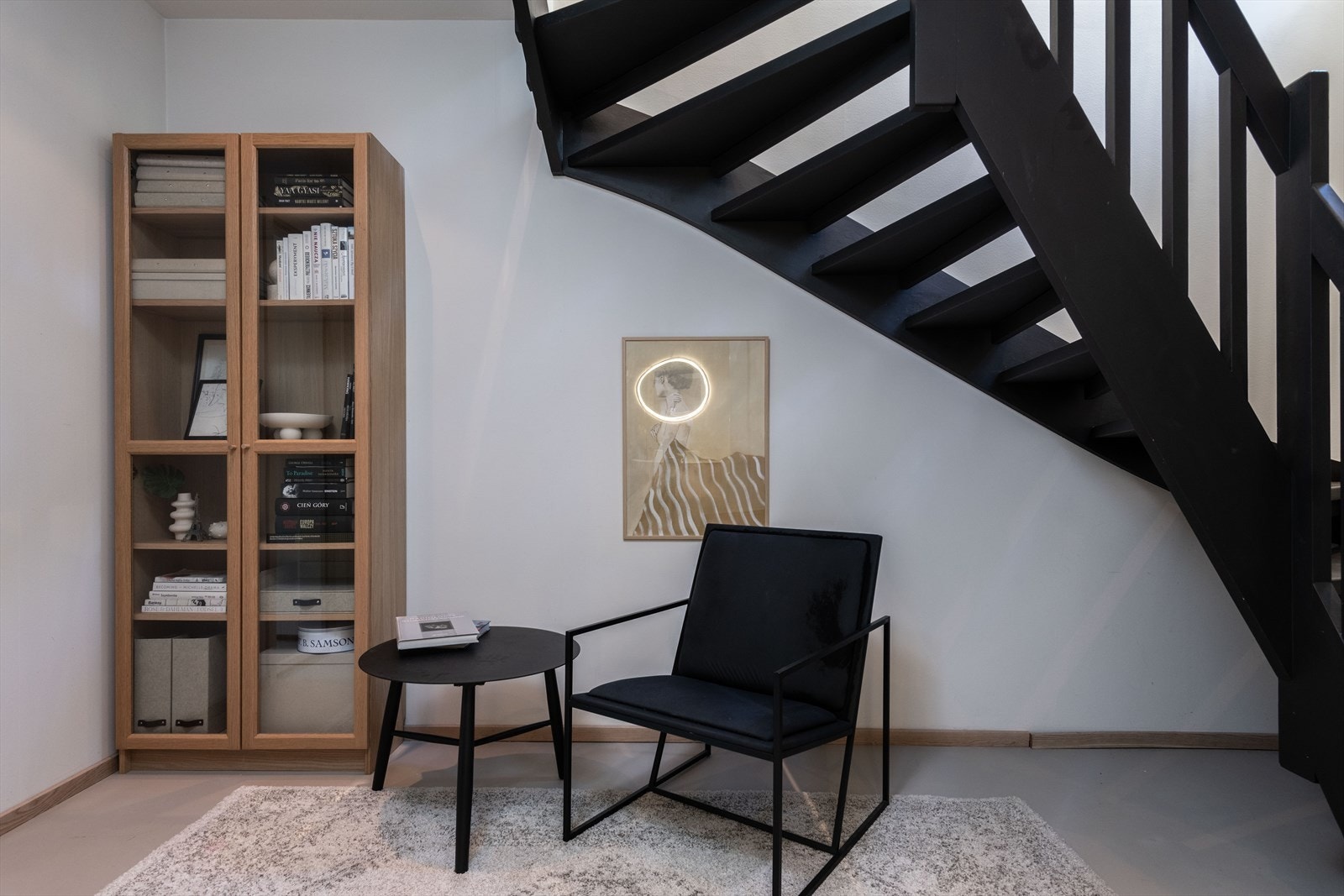 Gangen her nede kan fungere som en liten stue. Galleribilde