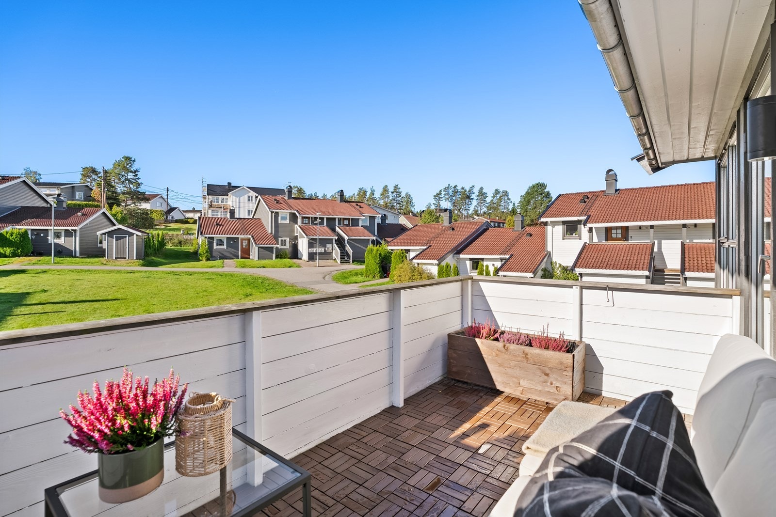 En lys og moderne 2-roms selveierleilighet med romslig balkong og fantastiske solforhold. Galleribilde