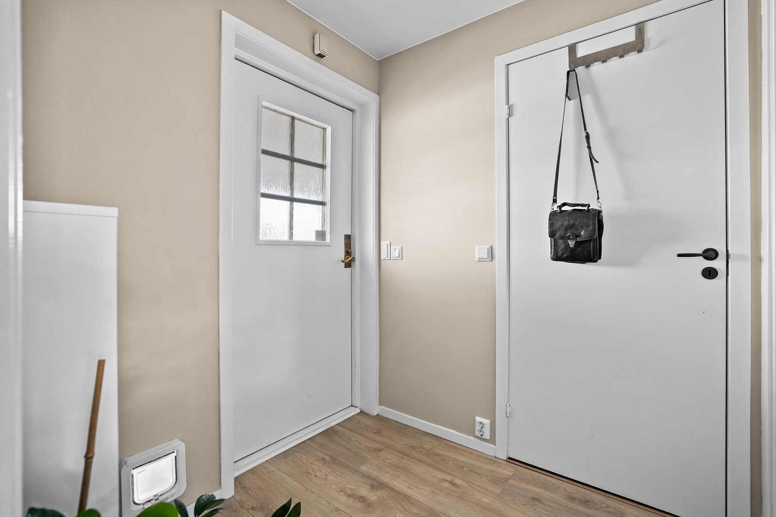 Fra entréen har du direkte adkomst til en praktisk innvendig bod. Galleribilde