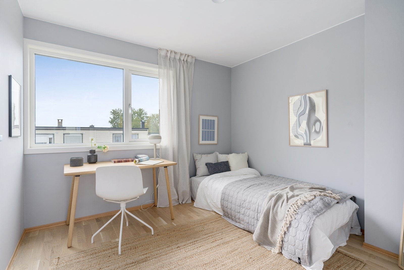 Rommene har fine størrelser og gode møbleringsmuligheter, med plass til seng og øvrig ønsket møblement. Galleribilde