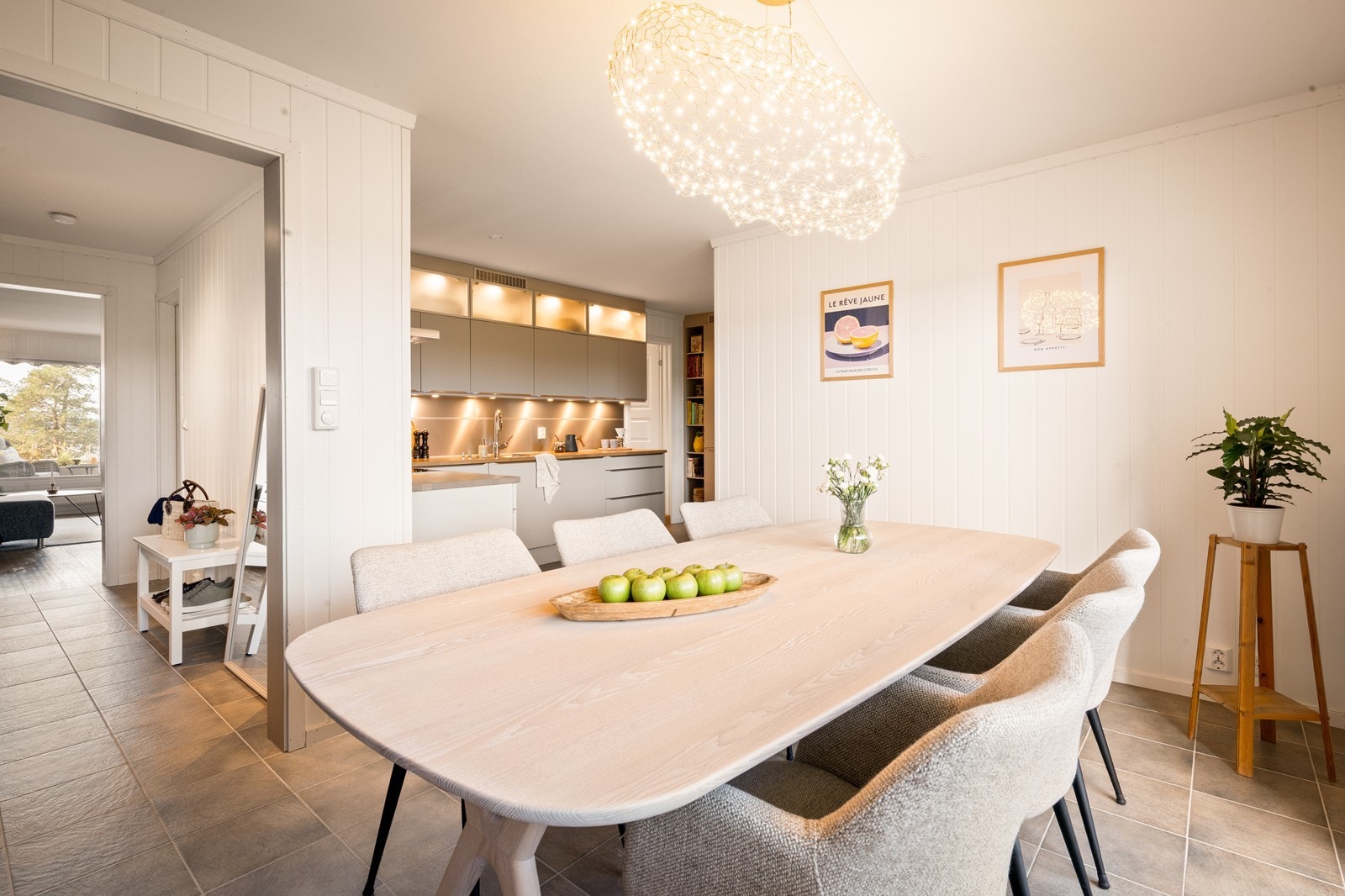 Stor spisestue med plass til langbord Galleribilde
