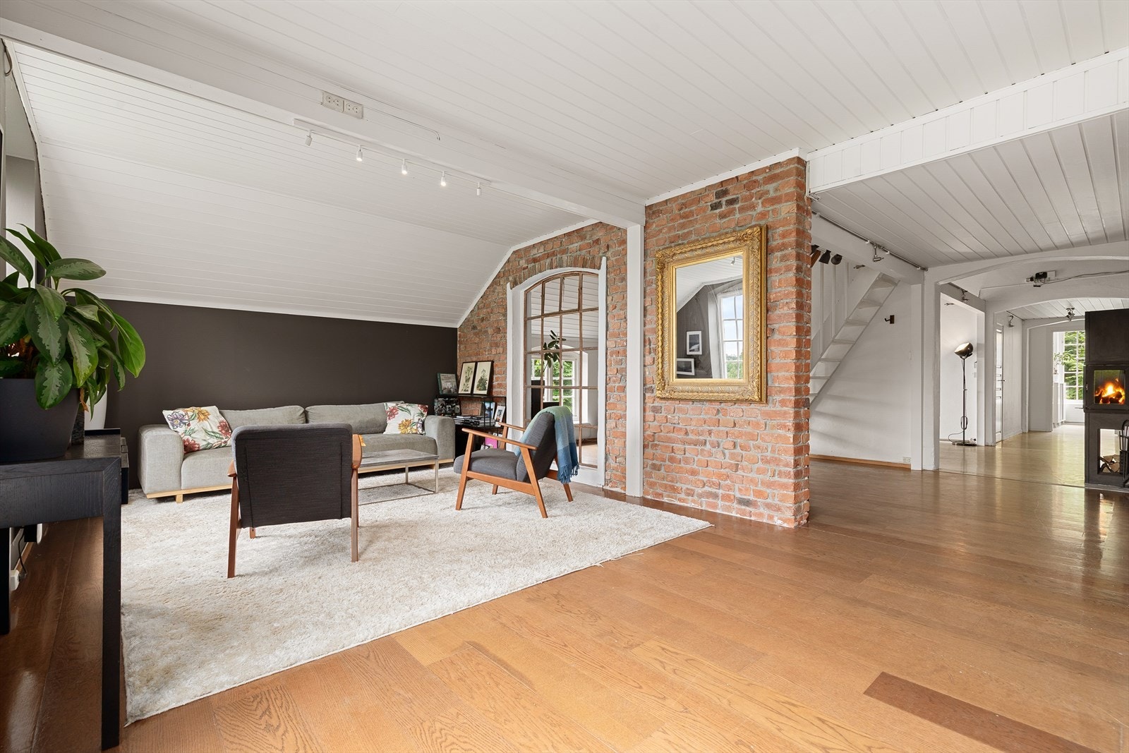 Leiligheten har en nydelig stue med fine overflater og detaljer Galleribilde