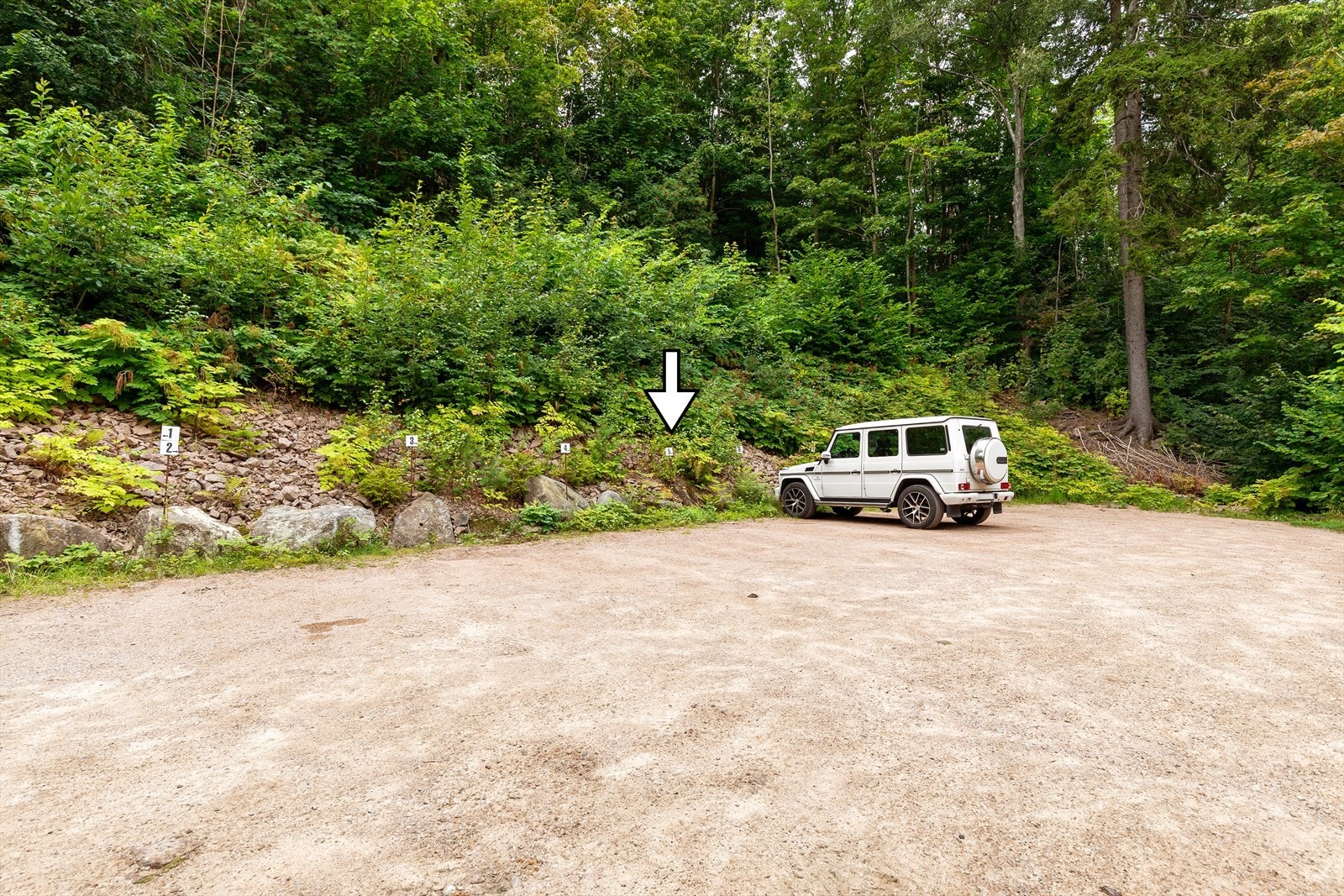 Leiligheten disponerer en utvendig parkeringsplass Galleribilde