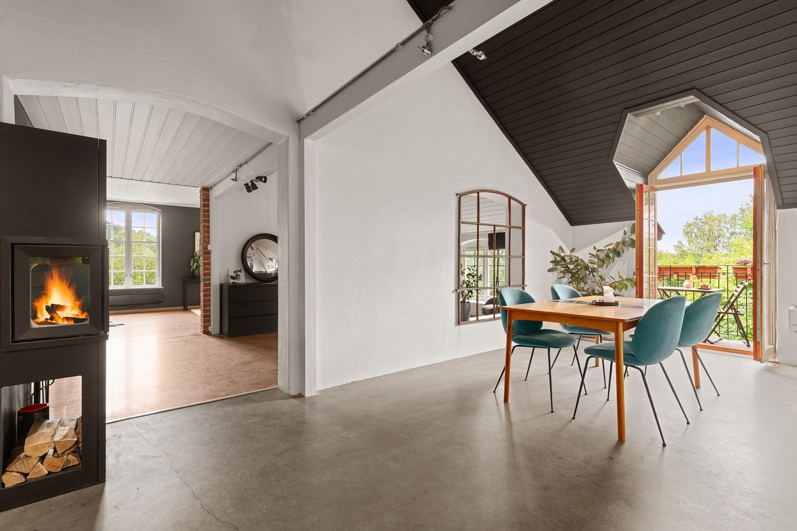 Her er det god plass for spisebord Galleribilde