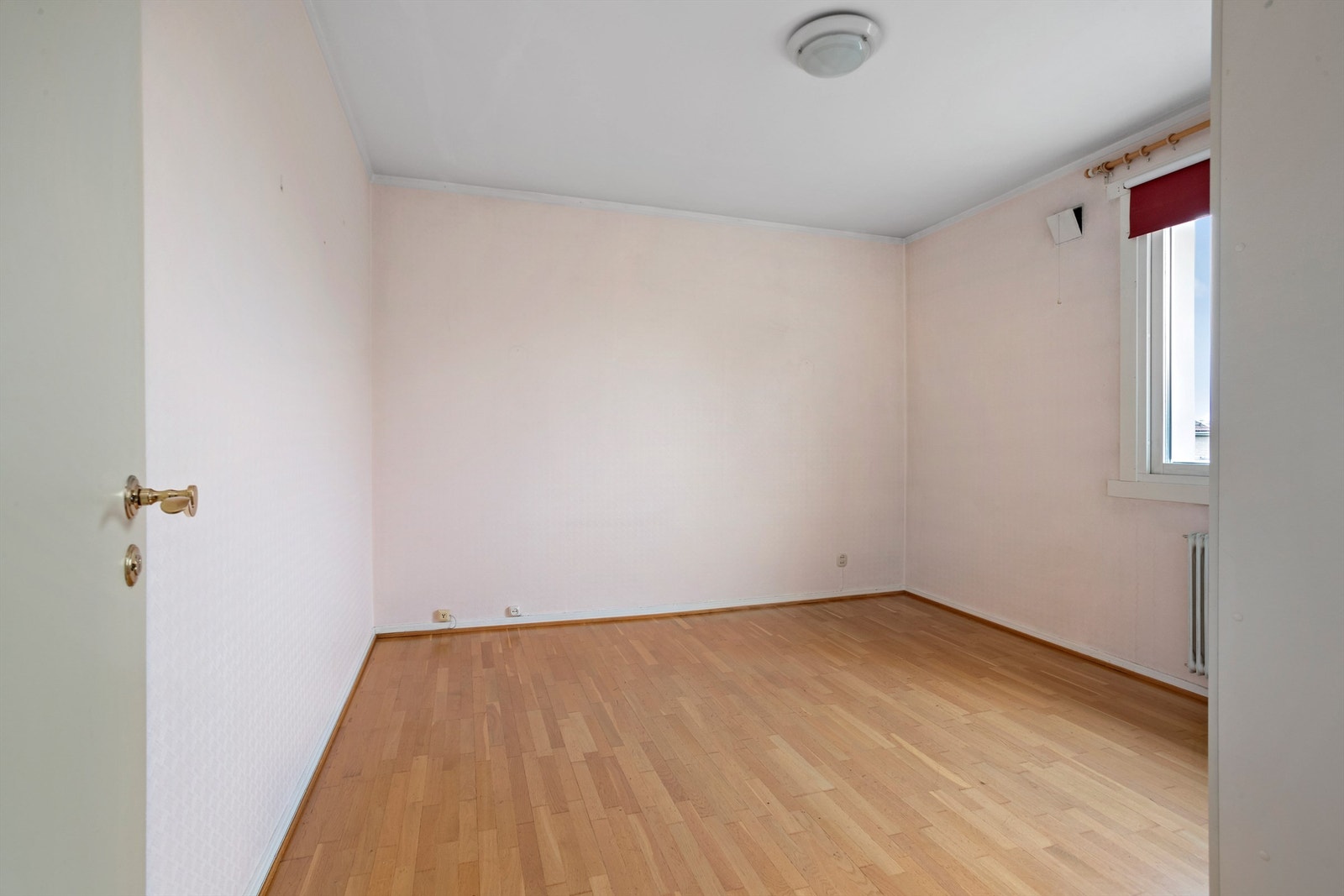 Hovedsoverommet har god plass til dobbeltseng og kommode. Galleribilde