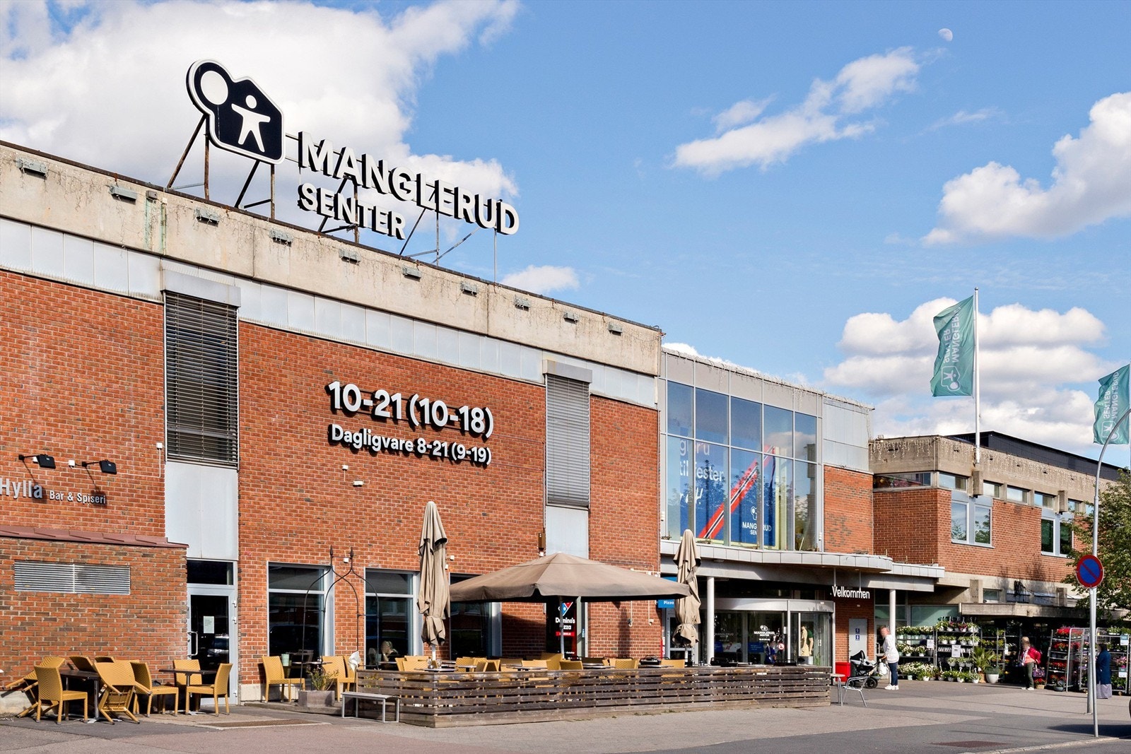Manglerud Senter ligger i gangavstand, med et bredt utvalg av butikker og servicetilbud. Galleribilde