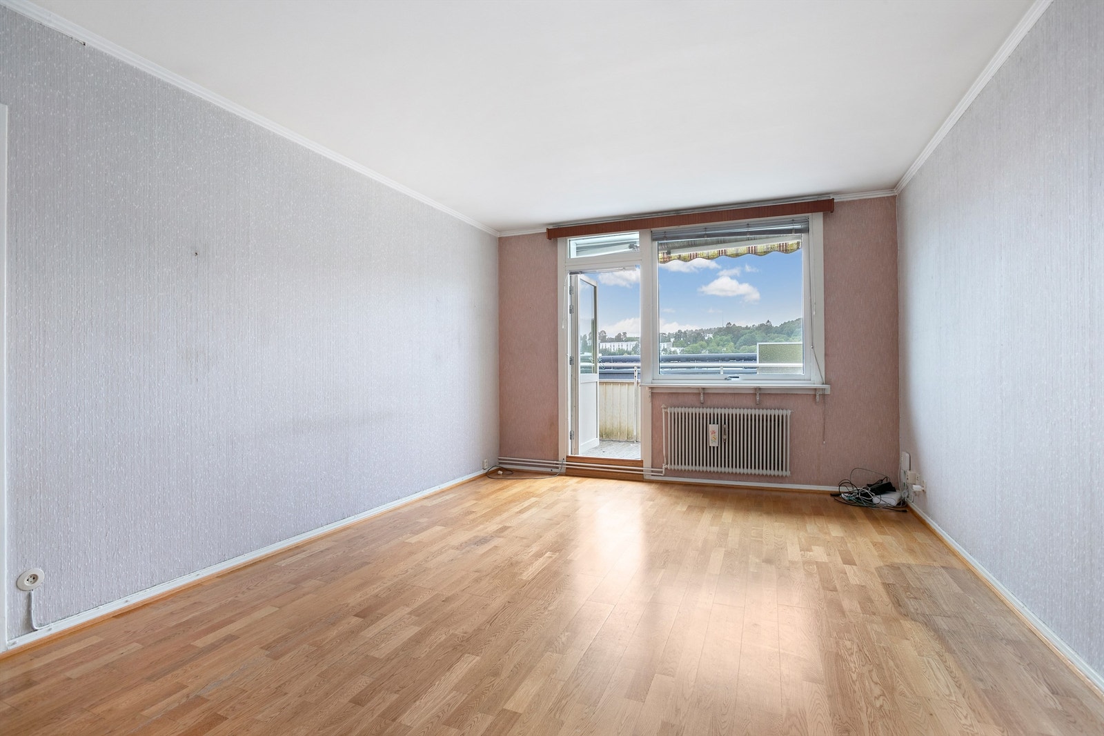 Fra stuen er det utgang til balkong. Galleribilde