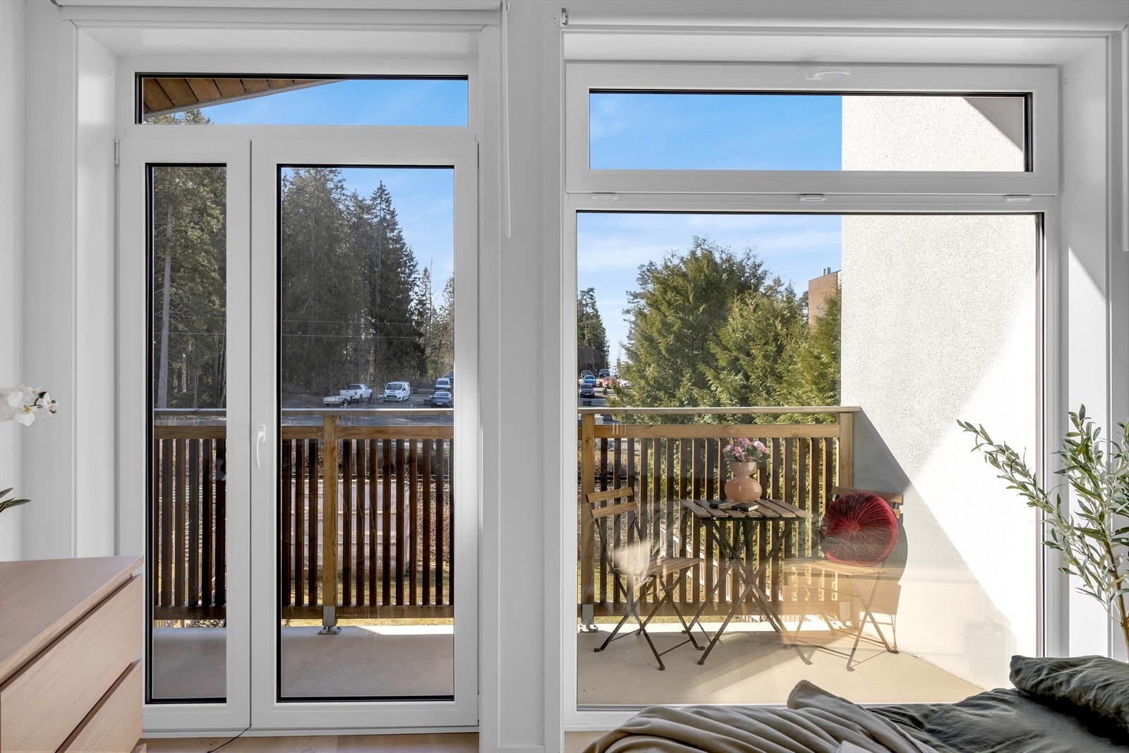 Soverommet har egen sydvendt balkong med plass til en liten sittegruppe. Galleribilde