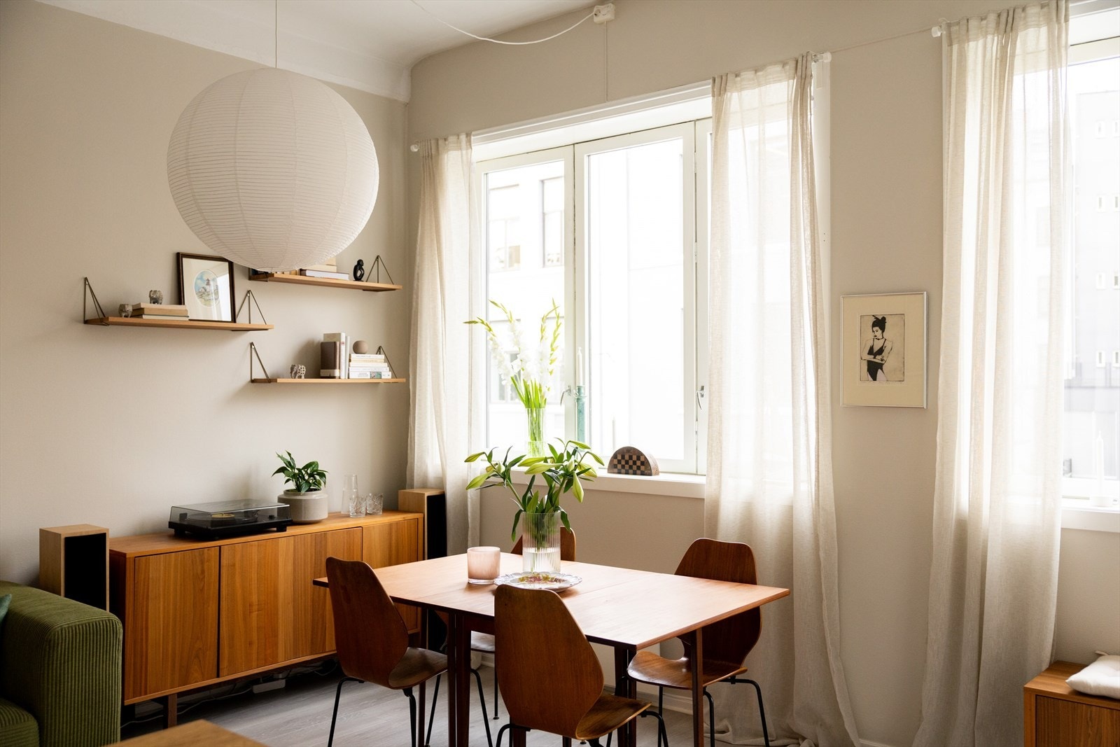 Leiligheten ligger luftig til i 3. etasje med heisadkomst. Galleribilde