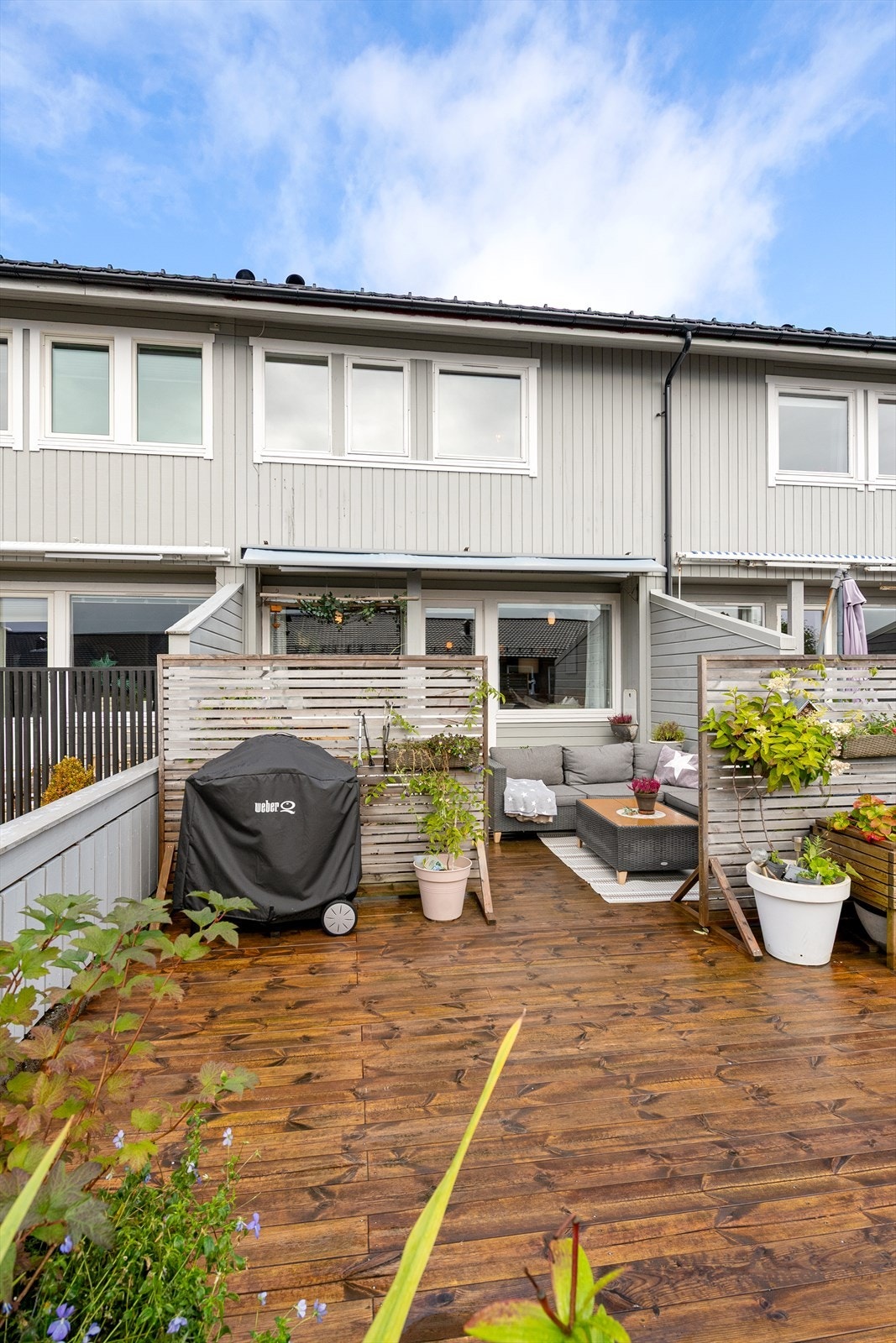 Et flott rekkehus sentralt på Hatlane med stor sørvendt terrasse. Galleribilde