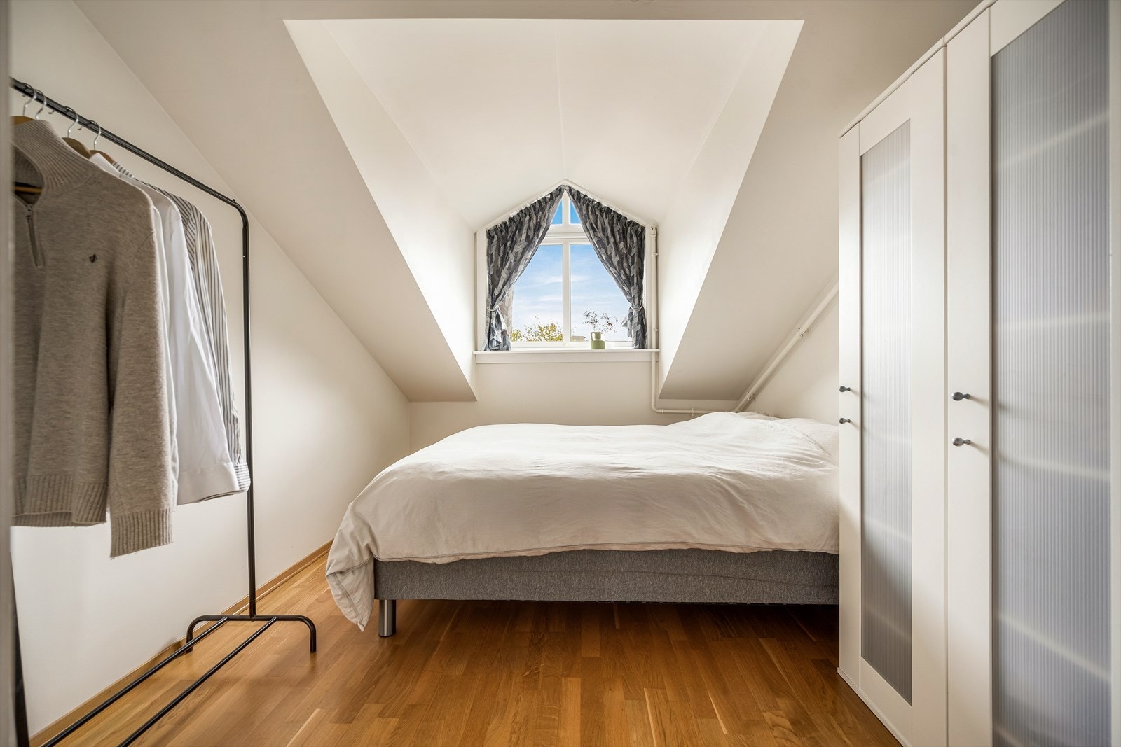 Soverom 2 passer godt som barnerom, gjesterom eller hjemmekontor. Galleribilde