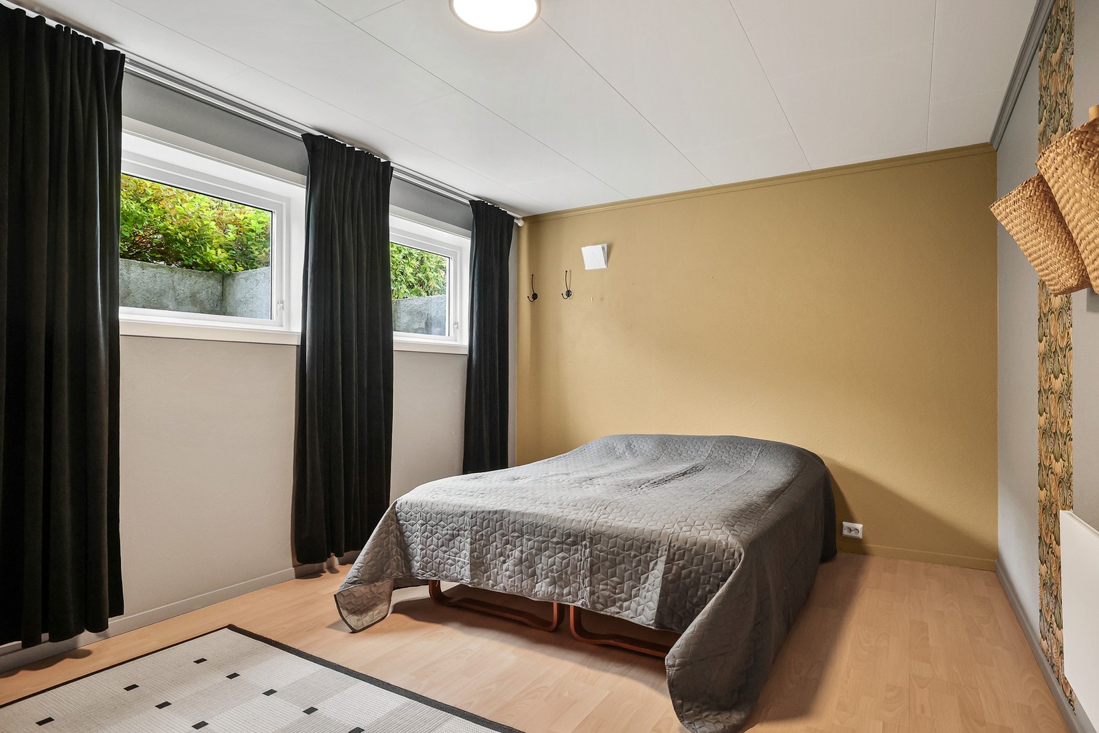 Disponibelt rom i kjelleren med godt lysinnslipp fra to vinduer. Galleribilde