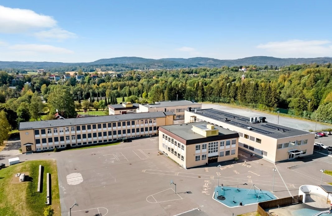 Huseby og Voksen skole ligger begge kun 600m fra leiligheten. Galleribilde