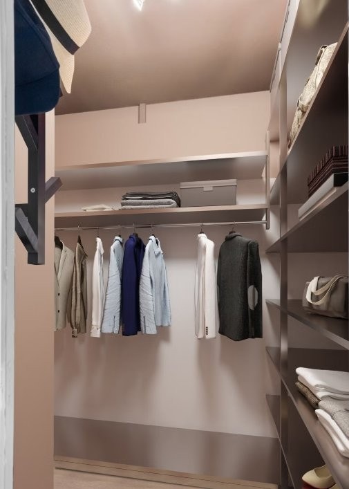 Soverommet har et stort og praktisk walk in closet med rikelig oppbevaringsplass. Galleribilde