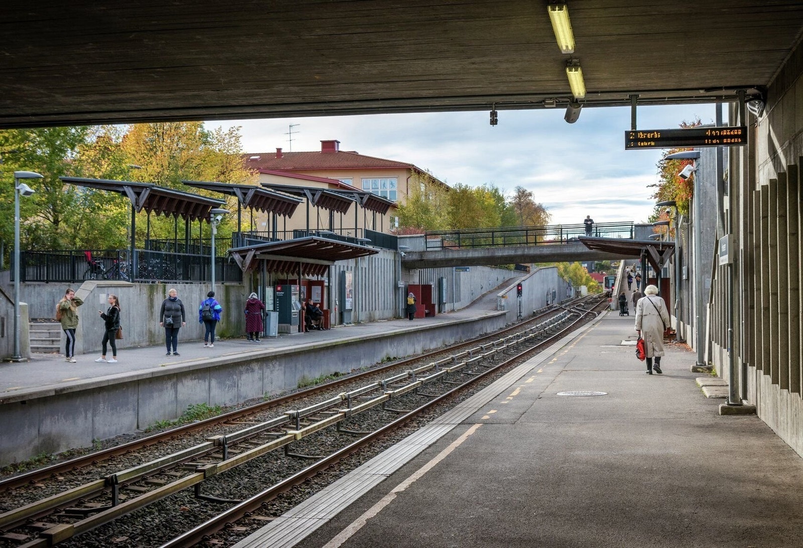 En 7 minutters spasertur fra leiligheten ligger Hovseter t-banestasjon. Herifra kommer du deg direkte til byen på kun 10 minutter. Galleribilde