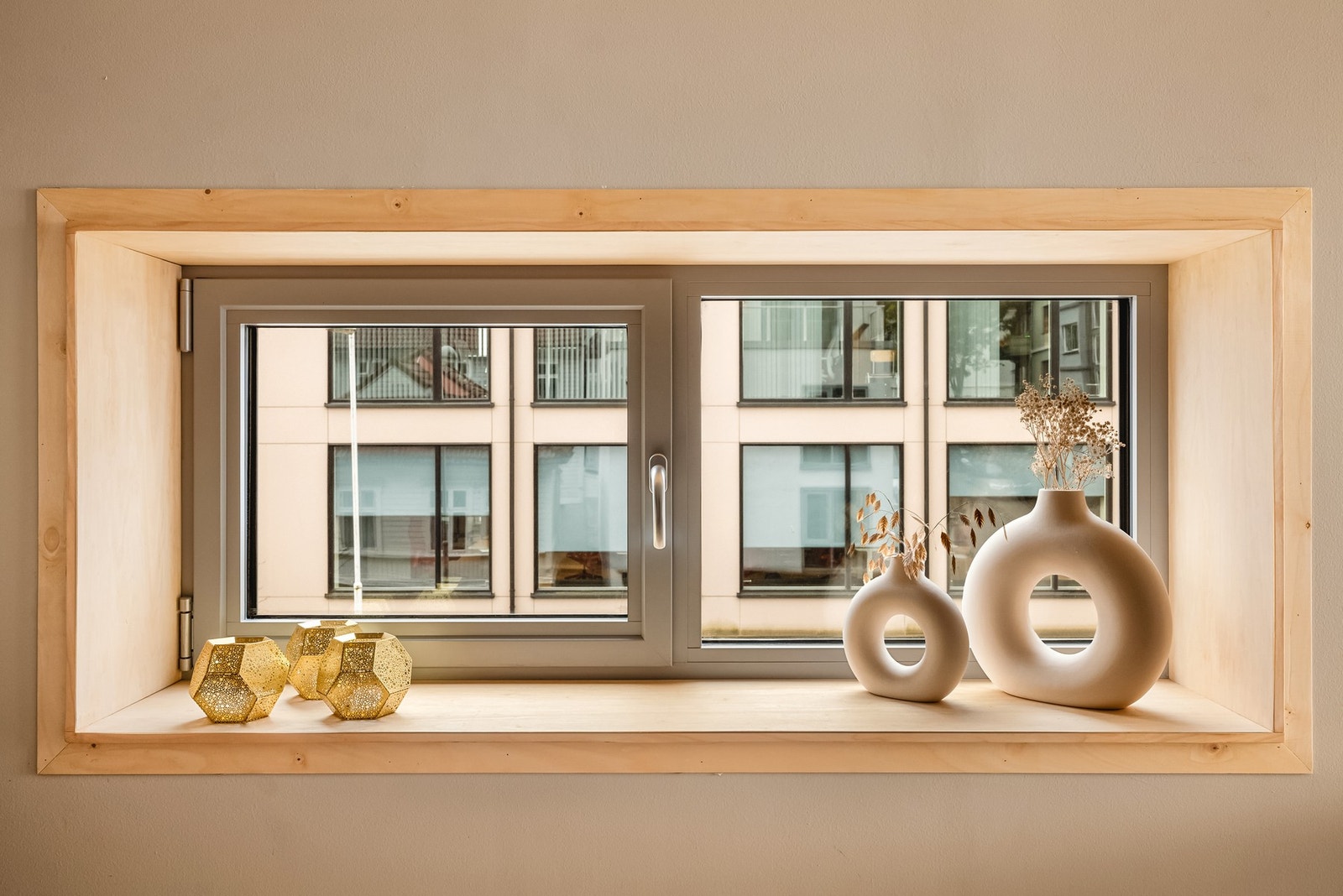 Her har du moderne kvaliteter som vannbåren varme i alle gulv og balansert ventilasjon med varmegjenvinning. Galleribilde