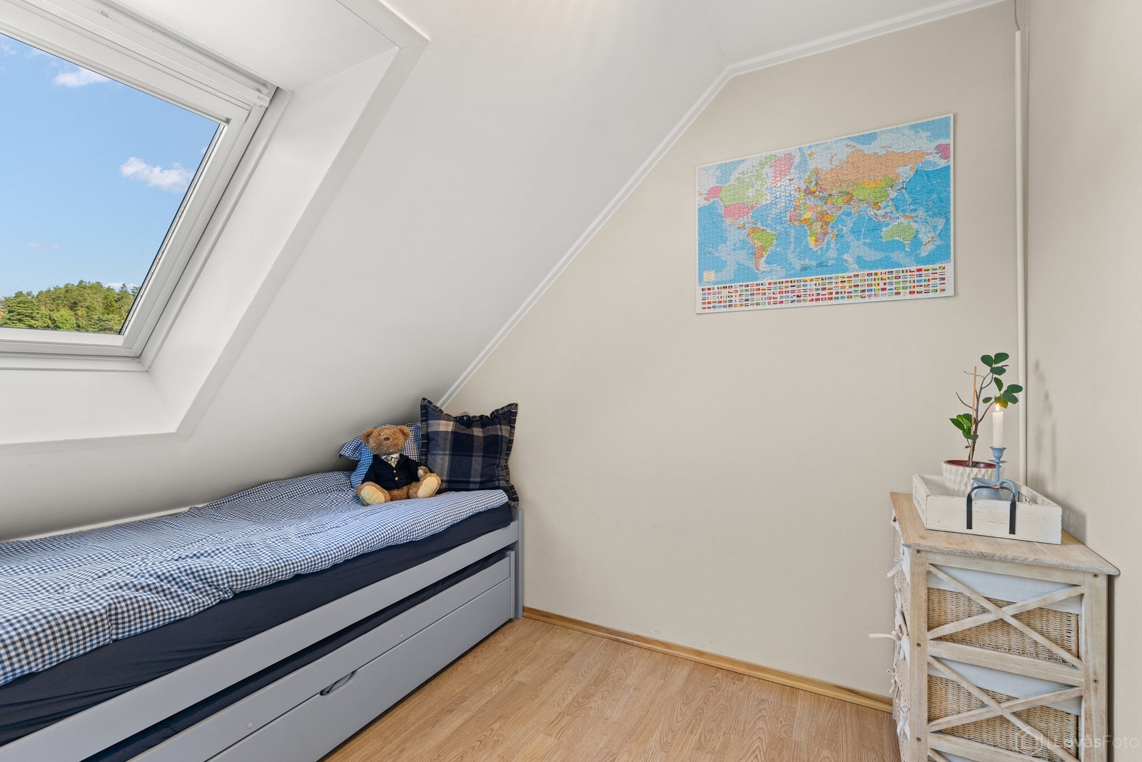 Et koselig rom som passer utmerket som barnerom. Galleribilde