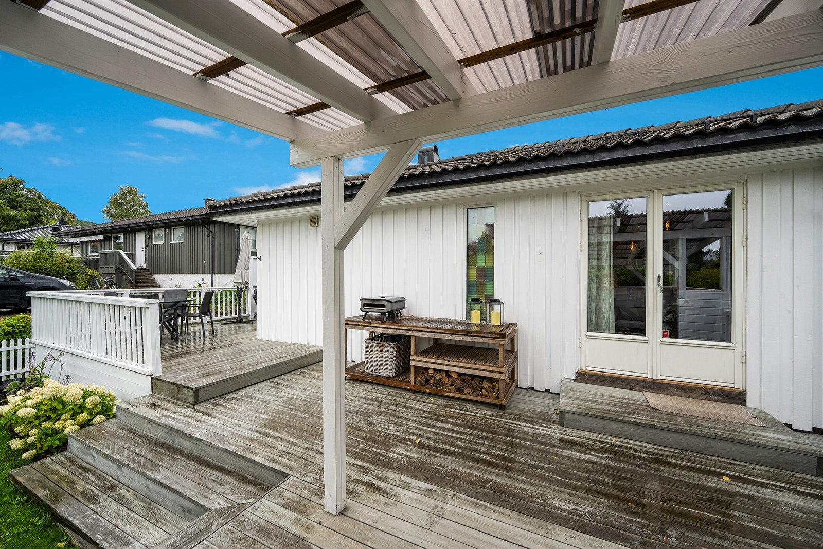 Deilig med pergola selv når det regner ute Galleribilde