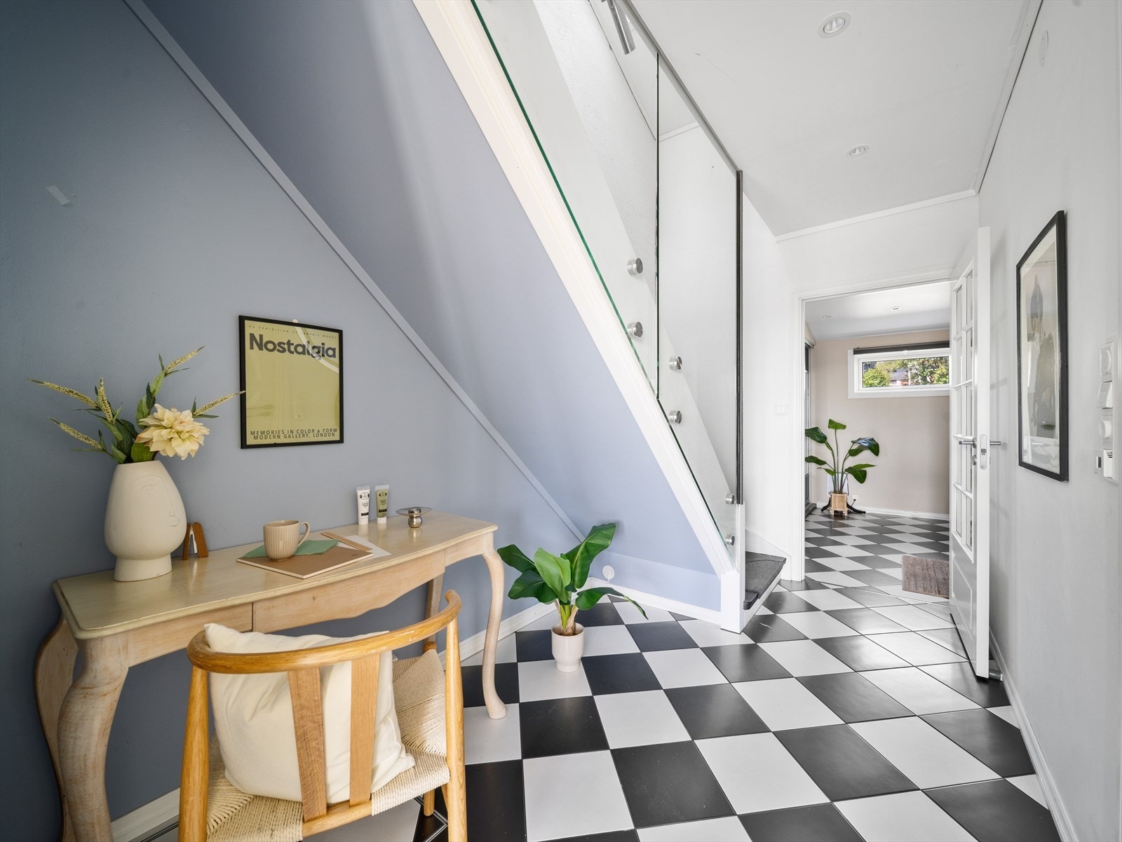 Under trappen er det god plass til f. eks. kontorplass som utnytter arealet godt. Galleribilde