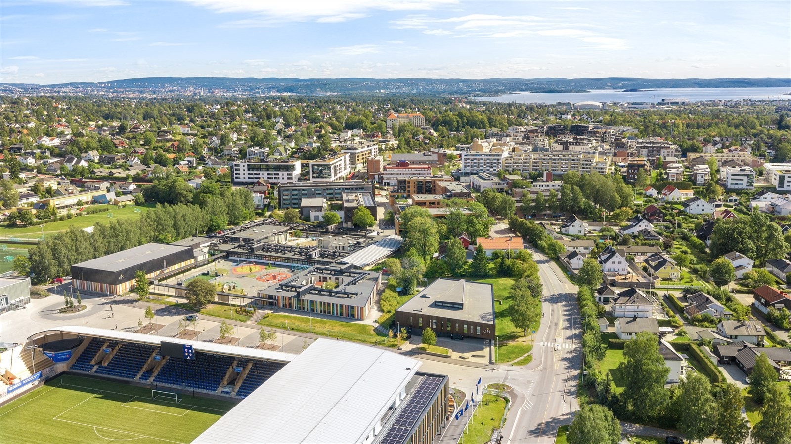 I nærområdet finnes det et meget godt og variert utvalg av fritidsaktiviteter med bl.a. Nadderud Stadion med fotball- og friidrettsanlegg. Galleribilde