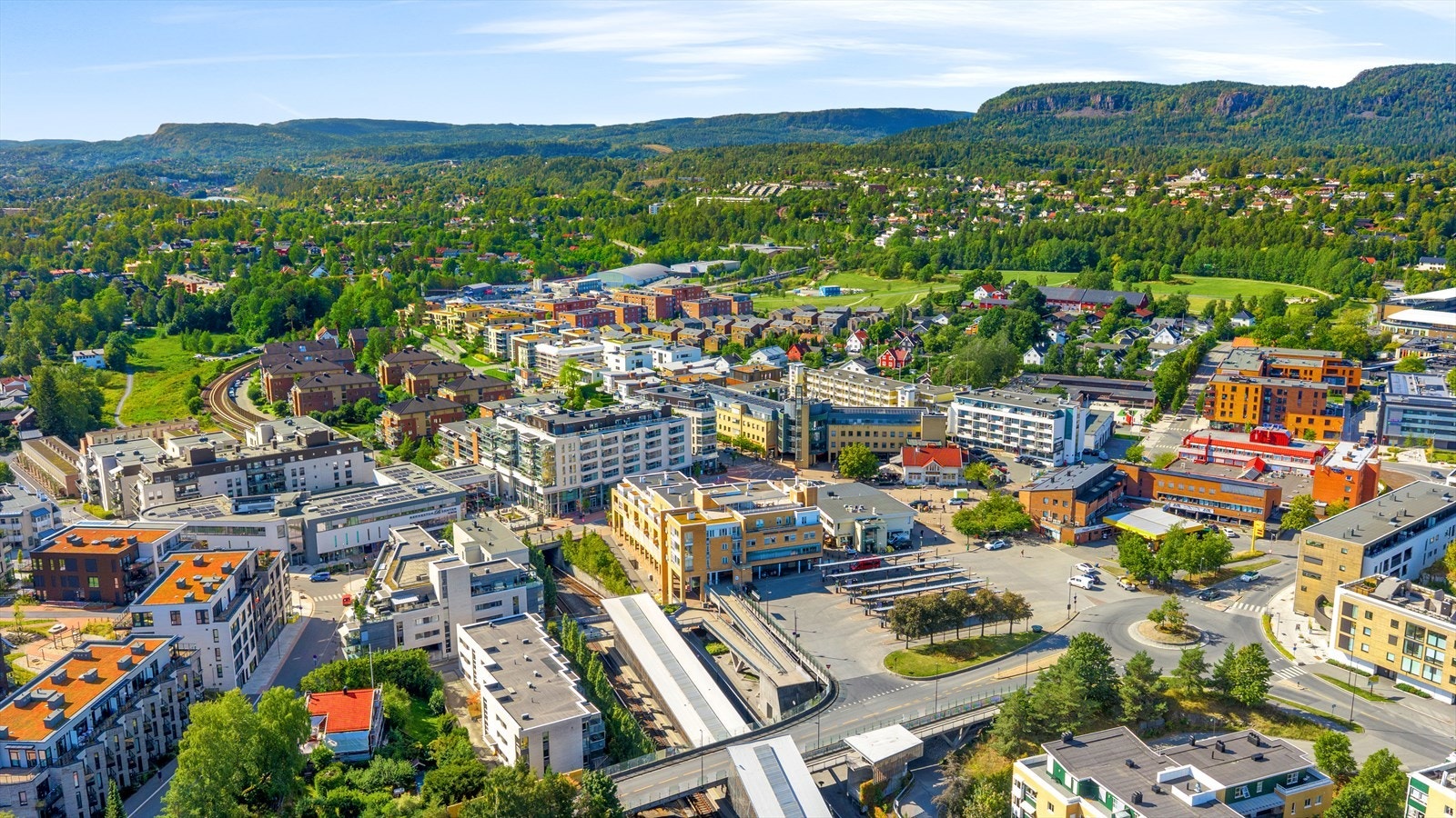 Her bor man med kort gangavstand til alt du trenger i hverdagen - fra butikker og kollektivtransport til hyggelige spisesteder. Velkommen til visning! Galleribilde