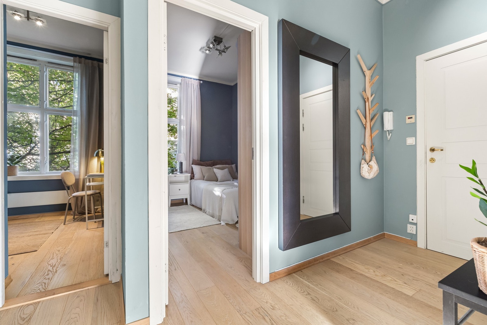 Leiligheten har en innbydende og praktisk entré. Galleribilde