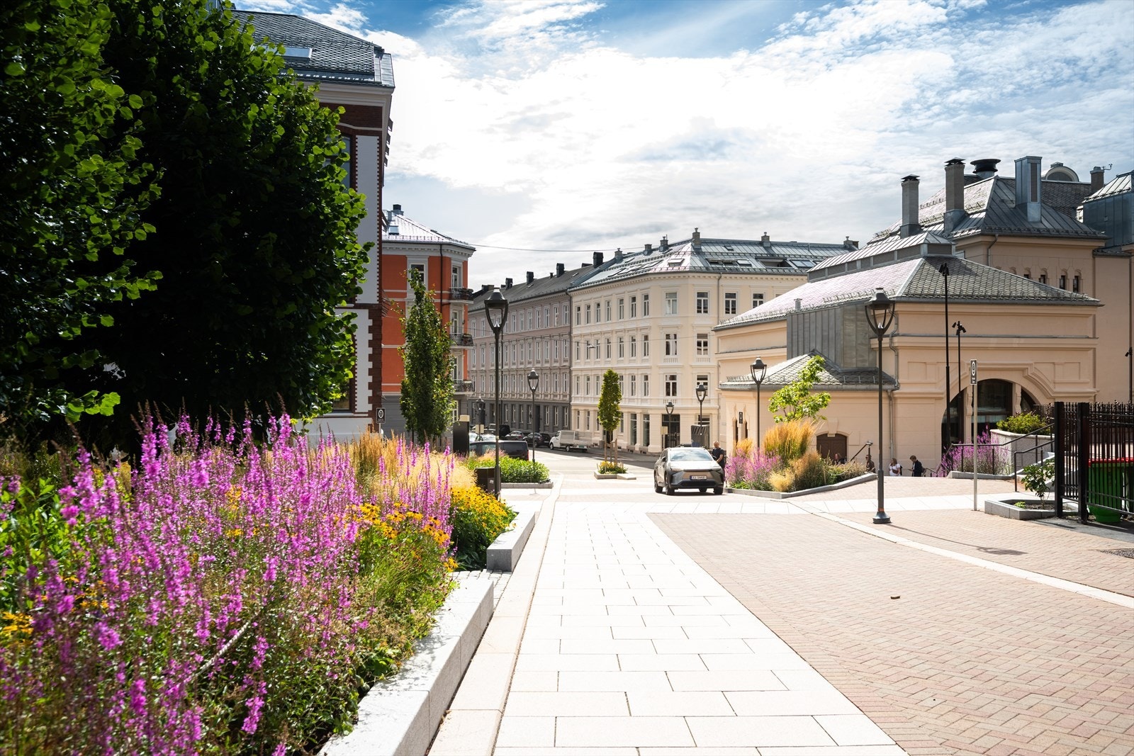 Leiligheten har en attraktiv og sentral beliggenhet på Frogner med kort gangavstand til et bredt servicetilbud samt flotte tur- og rekreasjonsområder. Galleribilde