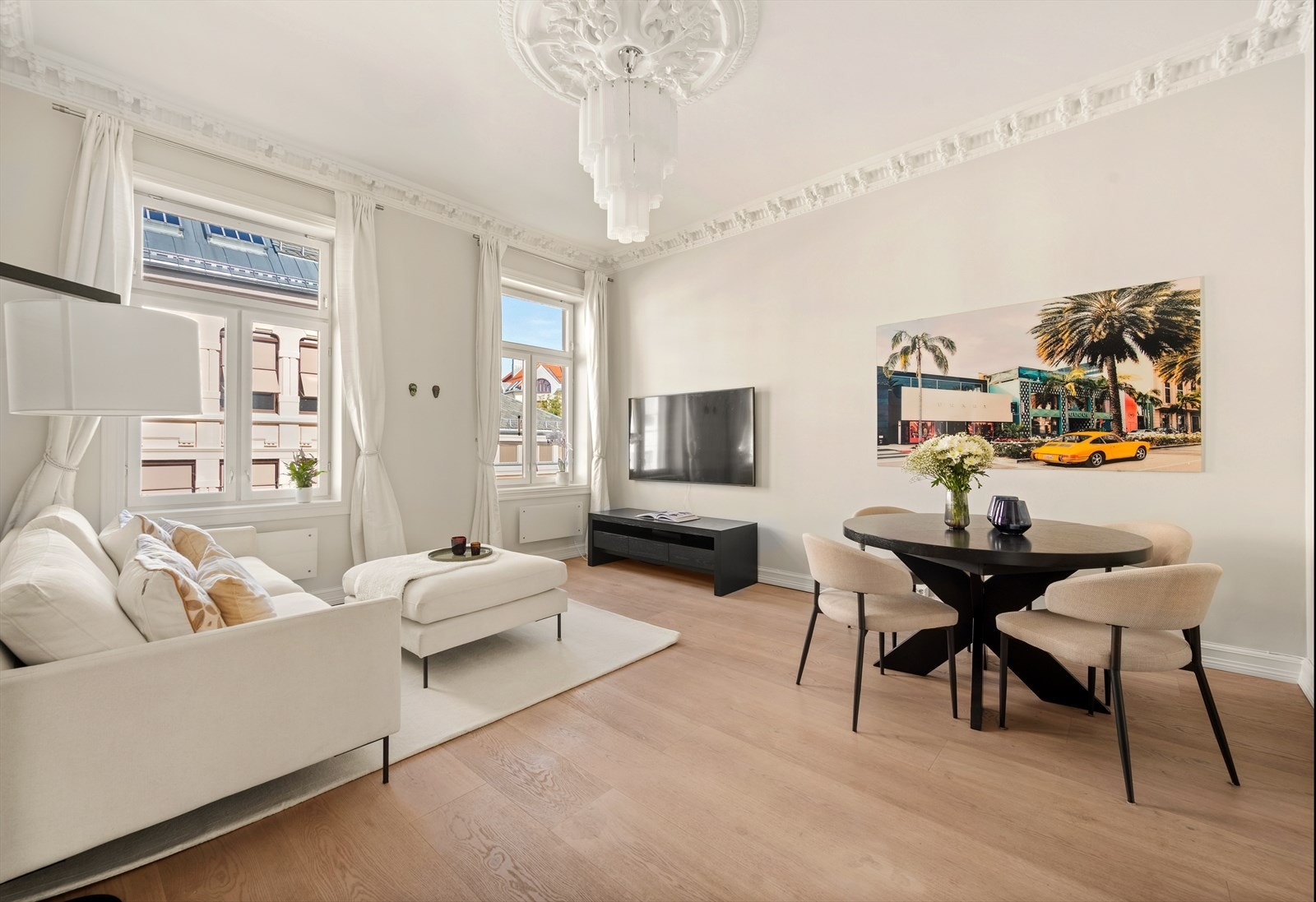En lekker, lys og gjennomgående 3-roms i klassisk bygård midt på beste Frogner. Galleribilde