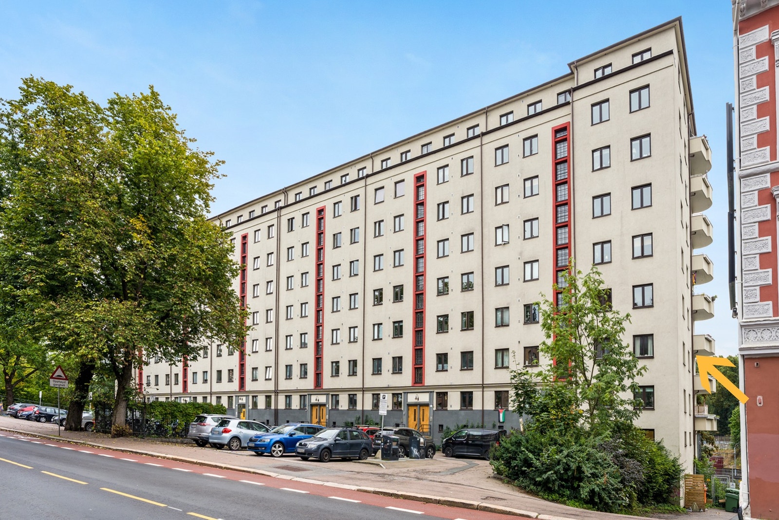 Leiligheteten ligger fint til i 3.etasje på enden av boligblokken. Galleribilde